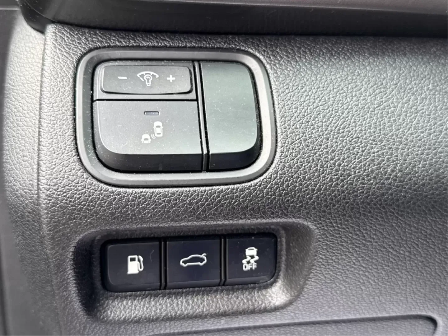2018 Kia Optima LX (KNAGT4L33J5) with an Theta II 2.4L I-4 gasoline direct injection engine, located at 401 Woodman Dr, Riverside, OH, 45431, (937) 908-9800, 39.760899, -84.123421 - **Experience the Perfect Blend of Style and Comfort with the 2018 Kia Optima LX at Advantage Car and Credit!**<br /> <br /> Are you searching for a reliable sedan that fits seamlessly into your busy lifestyle? Look no further! The 2018 Kia Optima LX is not just a means of transportation; it's your p - Photo#17