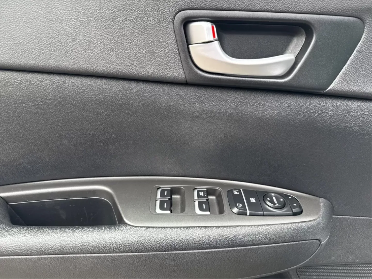 2018 Kia Optima LX (KNAGT4L33J5) with an Theta II 2.4L I-4 gasoline direct injection engine, located at 401 Woodman Dr, Riverside, OH, 45431, (937) 908-9800, 39.760899, -84.123421 - **Experience the Perfect Blend of Style and Comfort with the 2018 Kia Optima LX at Advantage Car and Credit!**<br /> <br /> Are you searching for a reliable sedan that fits seamlessly into your busy lifestyle? Look no further! The 2018 Kia Optima LX is not just a means of transportation; it's your p - Photo#19