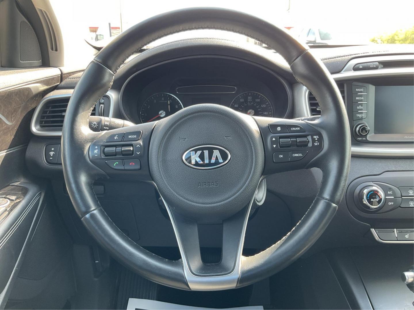 2018 Kia Sorento 2.4L LX (5XYPGDA35JG) with an 2.4L I-4 gasoline direct injection engine, located at 8750 N County Rd 25A, Piqua, OH, 45356, (937) 908-9800, 40.164391, -84.232513 - 2018 Kia Sorento 2.4L LX - Photo#15