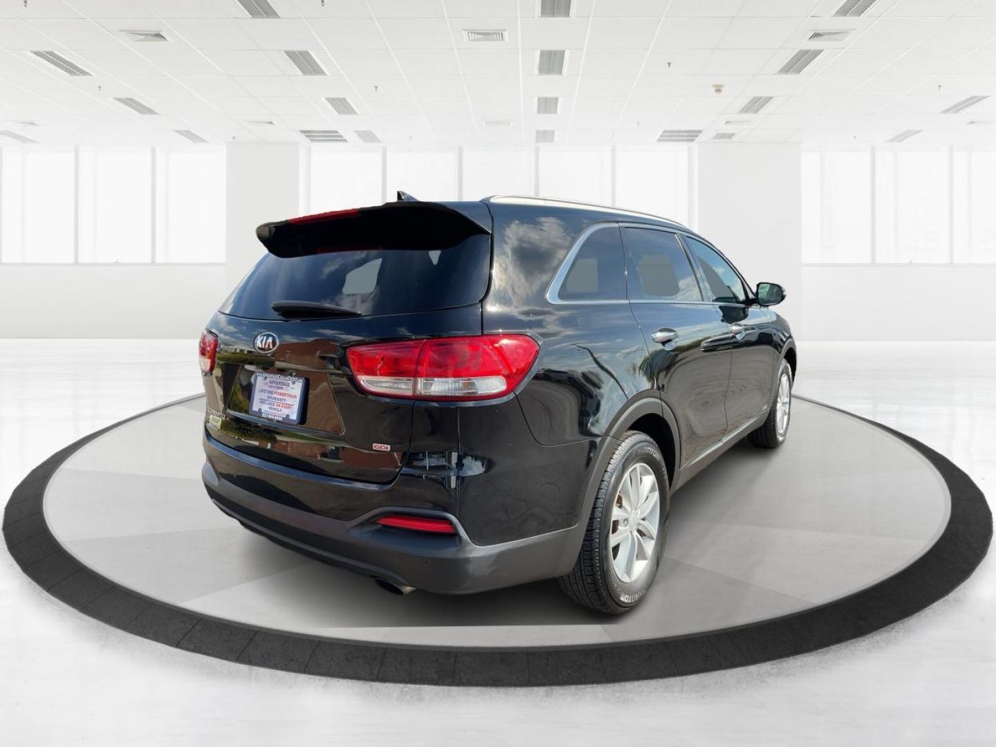 2018 Kia Sorento 2.4L LX (5XYPGDA35JG) with an 2.4L I-4 gasoline direct injection engine, located at 8750 N County Rd 25A, Piqua, OH, 45356, (937) 908-9800, 40.164391, -84.232513 - 2018 Kia Sorento 2.4L LX - Photo#2