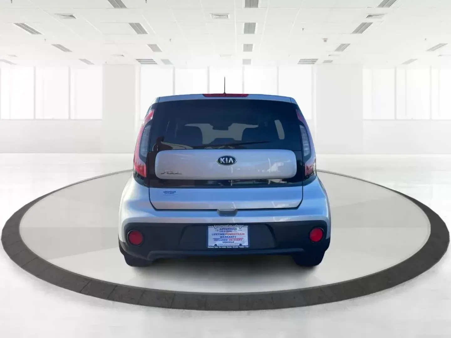 2018 Kia Soul Base 6A (KNDJN2A29J7) with an 1.6L L4 DOHC 16V engine, 6-Speed Automatic transmission, located at 1230 East Main St, Xenia, OH, 45385, (937) 908-9800, 39.688026, -83.910172 - 2018 Kia Soul Base 6A - Photo#3