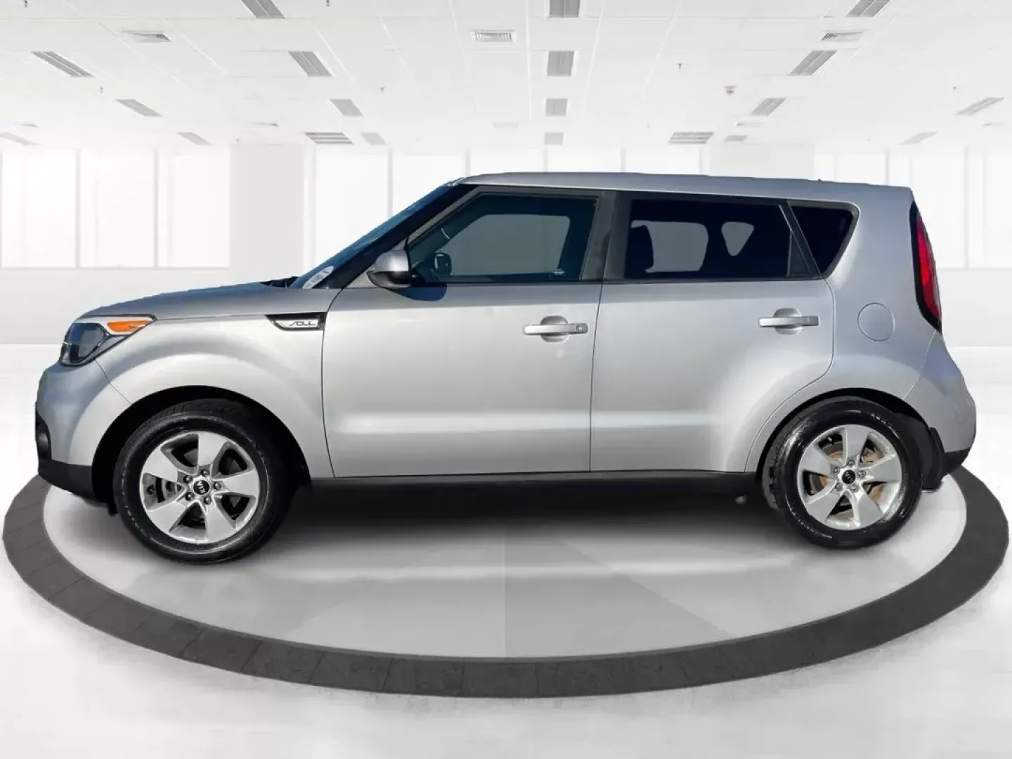 2018 Kia Soul Base 6A (KNDJN2A29J7) with an 1.6L L4 DOHC 16V engine, 6-Speed Automatic transmission, located at 1230 East Main St, Xenia, OH, 45385, (937) 908-9800, 39.688026, -83.910172 - 2018 Kia Soul Base 6A - Photo#5