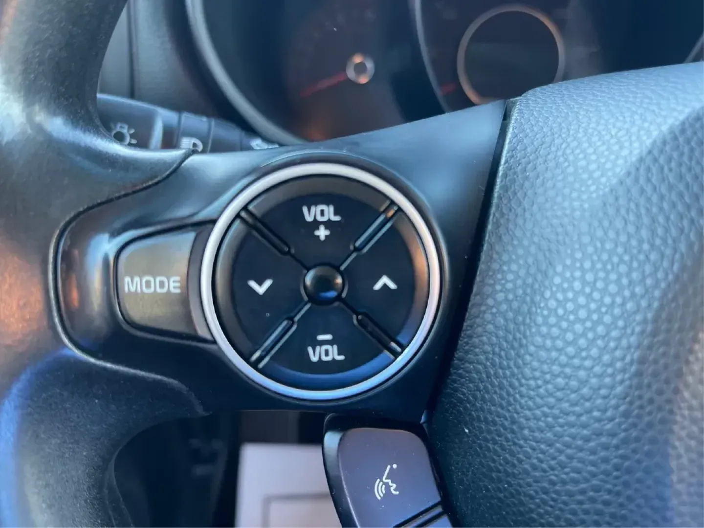 2018 Kia Soul Base 6A (KNDJN2A29J7) with an 1.6L L4 DOHC 16V engine, 6-Speed Automatic transmission, located at 1230 East Main St, Xenia, OH, 45385, (937) 908-9800, 39.688026, -83.910172 - 2018 Kia Soul Base 6A - Photo#15