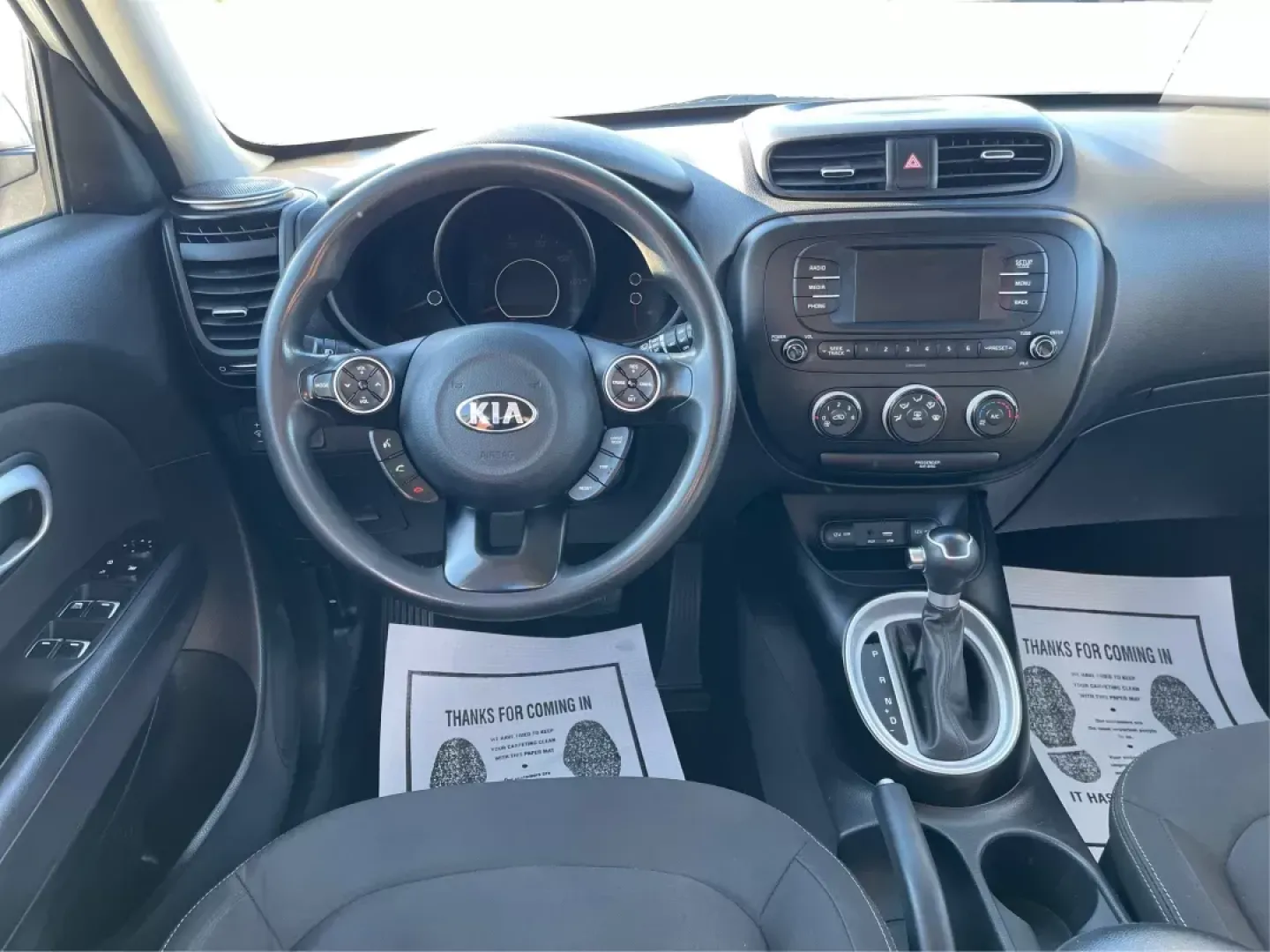 2018 Kia Soul Base 6A (KNDJN2A29J7) with an 1.6L L4 DOHC 16V engine, 6-Speed Automatic transmission, located at 1230 East Main St, Xenia, OH, 45385, (937) 908-9800, 39.688026, -83.910172 - 2018 Kia Soul Base 6A - Photo#20