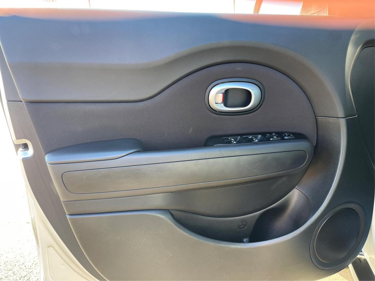 2018 Kia Soul Base 6A (KNDJN2A29J7) with an 1.6L L4 DOHC 16V engine, 6-Speed Automatic transmission, located at 1230 East Main St, Xenia, OH, 45385, (937) 908-9800, 39.688026, -83.910172 - 2018 Kia Soul Base 6A - Photo#18