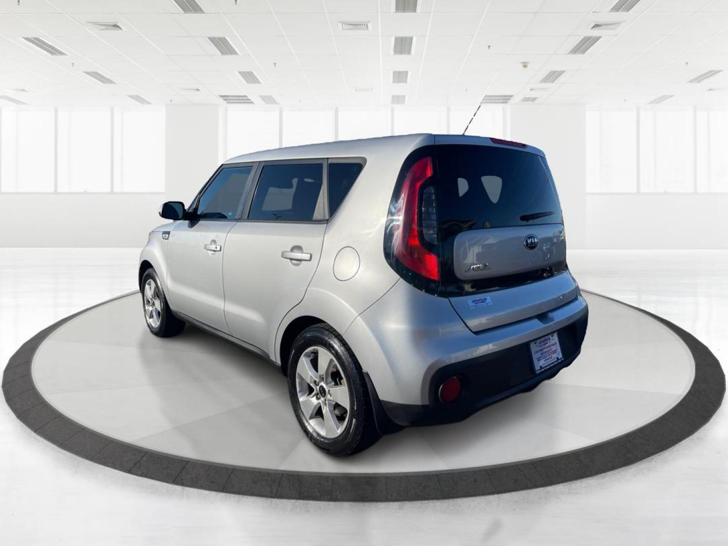 2018 Kia Soul Base 6A (KNDJN2A29J7) with an 1.6L L4 DOHC 16V engine, 6-Speed Automatic transmission, located at 1230 East Main St, Xenia, OH, 45385, (937) 908-9800, 39.688026, -83.910172 - 2018 Kia Soul Base 6A - Photo#4