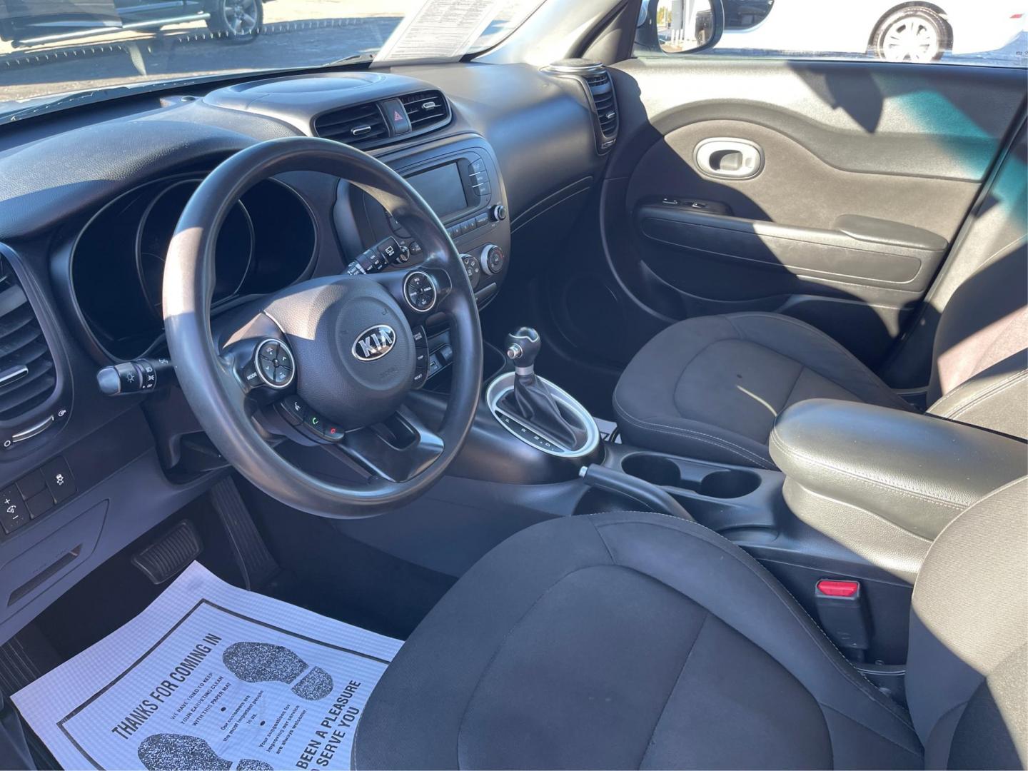 2018 Kia Soul Base 6A (KNDJN2A29J7) with an 1.6L L4 DOHC 16V engine, 6-Speed Automatic transmission, located at 1230 East Main St, Xenia, OH, 45385, (937) 908-9800, 39.688026, -83.910172 - 2018 Kia Soul Base 6A - Photo#8