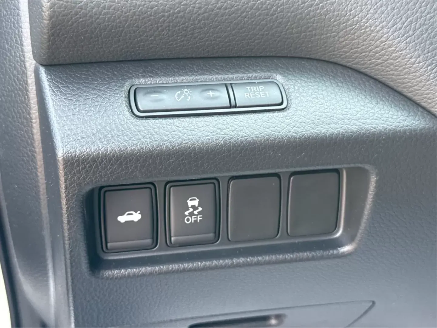 2018 Nissan Altima 2.5 S (1N4AL3AP5JC) with an 2.5L I-4 DOHC engine, located at 1230 East Main St, Xenia, OH, 45385, (937) 908-9800, 39.688026, -83.910172 - Are you searching for a reliable sedan that combines comfort, affordability, and style? Look no further than this 2018 Nissan Altima 2.5 S, available now at Advantage Car and Credit in Fairborn, OH. Perfect for commuting to work or making family outings more enjoyable, this sleek vehicle is designed - Photo#17