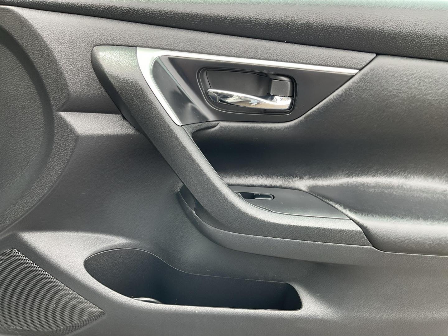 2018 Nissan Altima 2.5 SV (1N4AL3APXJC) with an 2.5L I-4 DOHC engine, located at 880 E. National Road, Vandalia, OH, 45377, (937) 908-9800, 39.891918, -84.183594 - 2018 Nissan Altima 2.5 SV - Photo#19