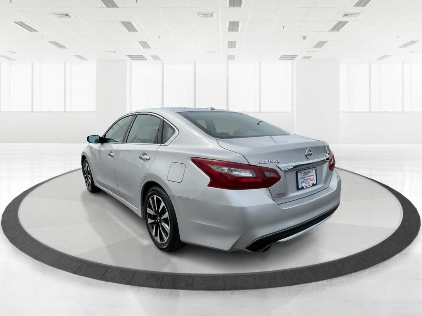 2018 Nissan Altima 2.5 SV (1N4AL3APXJC) with an 2.5L I-4 DOHC engine, located at 880 E. National Road, Vandalia, OH, 45377, (937) 908-9800, 39.891918, -84.183594 - 2018 Nissan Altima 2.5 SV - Photo#4