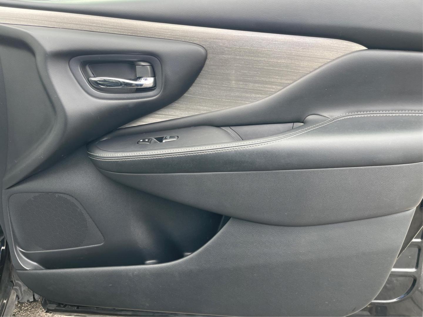 2018 Nissan Murano SL AWD (5N1AZ2MH1JN) with an 3.5L V6 DOHC 24V engine, Continuously Variable Transmission transmission, located at 1230 East Main St, Xenia, OH, 45385, (937) 908-9800, 39.688026, -83.910172 - 2018 Nissan Murano SL AWD - Photo#19