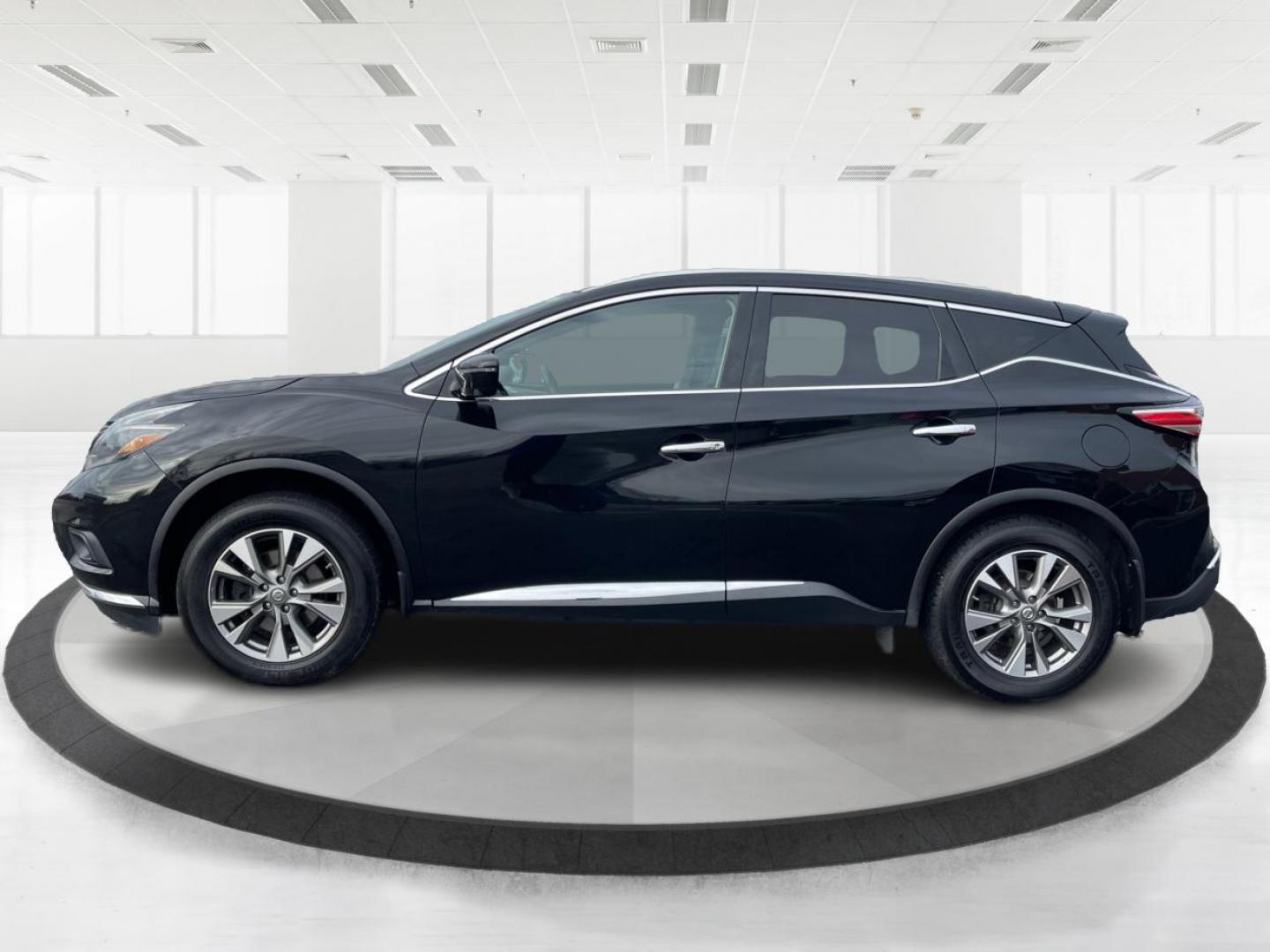 2018 Nissan Murano SL AWD (5N1AZ2MH1JN) with an 3.5L V6 DOHC 24V engine, Continuously Variable Transmission transmission, located at 1230 East Main St, Xenia, OH, 45385, (937) 908-9800, 39.688026, -83.910172 - 2018 Nissan Murano SL AWD - Photo#5