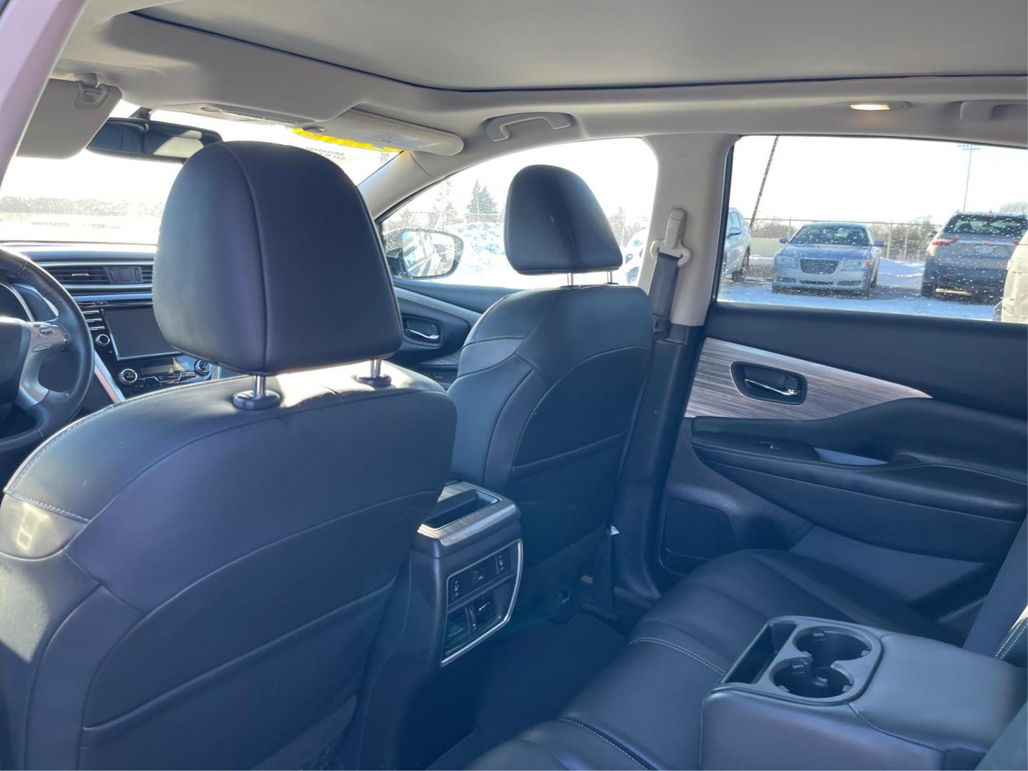 2018 Nissan Murano SL AWD (5N1AZ2MH4JN) with an 3.5L V6 DOHC 24V engine, Continuously Variable Transmission transmission, located at 1230 East Main St, Xenia, OH, 45385, (937) 908-9800, 39.688026, -83.910172 - One Owner - Photo#9