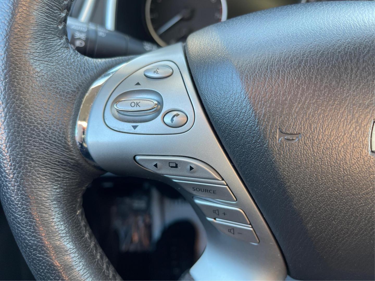 2018 Nissan Murano SL AWD (5N1AZ2MH4JN) with an 3.5L V6 DOHC 24V engine, Continuously Variable Transmission transmission, located at 1230 East Main St, Xenia, OH, 45385, (937) 908-9800, 39.688026, -83.910172 - One Owner - Photo#15