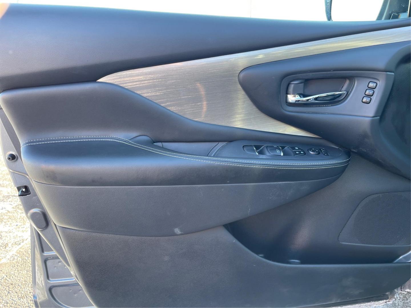 2018 Nissan Murano SL AWD (5N1AZ2MH4JN) with an 3.5L V6 DOHC 24V engine, Continuously Variable Transmission transmission, located at 1230 East Main St, Xenia, OH, 45385, (937) 908-9800, 39.688026, -83.910172 - One Owner - Photo#18