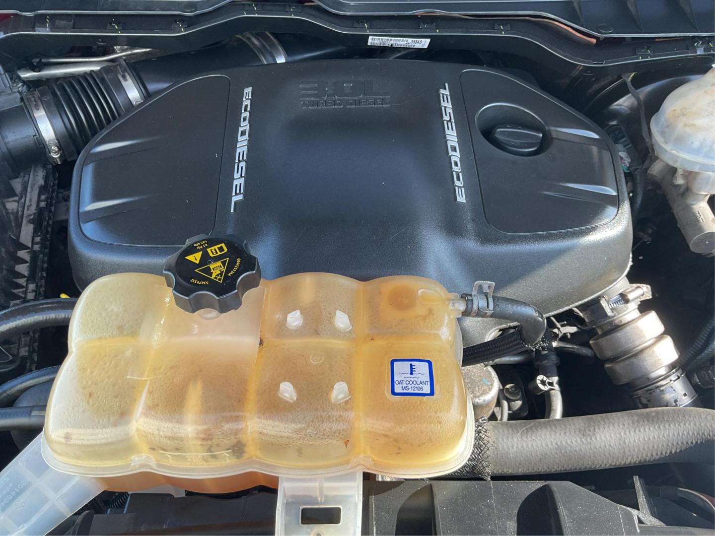 2018 Ram 1500 SLT Crew Cab SWB 4WD (1C6RR7LM9JS) with an 3.0L V6 DIESEL engine, 8-Speed Automatic transmission, located at 8750 N County Rd 25A, Piqua, OH, 45356, (937) 908-9800, 40.164391, -84.232513 - 2018 Ram 1500 SLT Crew Cab SWB 4WD - Photo#11