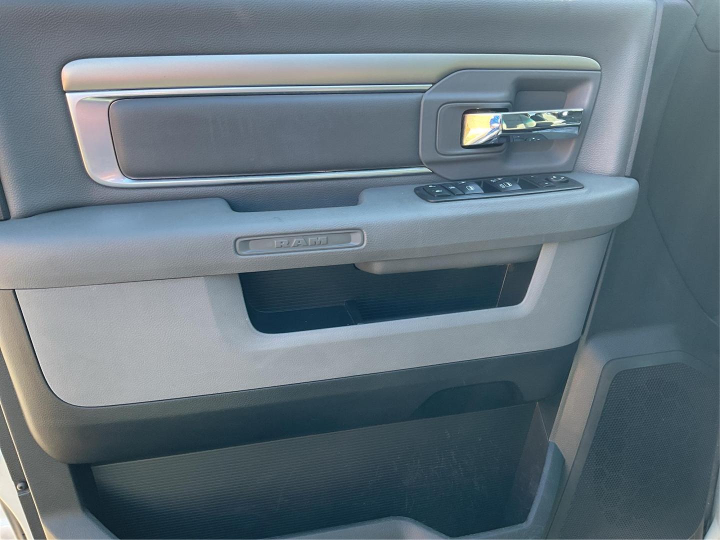 2018 Ram 1500 Big Horn Quad Cab 4x4 6'4 Box (1C6RR7GT2JS) with an EcoDiesel 3L V-6 diesel direct injection engine, located at 8750 N County Rd 25A, Piqua, OH, 45356, (937) 908-9800, 40.164391, -84.232513 - 2018 Ram 1500 Big Horn Quad Cab 4x4 6'4 Box - Photo#17