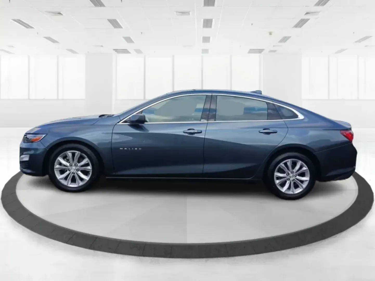 2019 Chevrolet Malibu LT (1G1ZD5ST2KF) with an 1.5L L4 DOHC 16V engine, 6-Speed Automatic transmission, located at 1099 N County Rd 25A, Troy, OH, 45373, (937) 908-9800, 40.057079, -84.212883 - 2019 Chevrolet Malibu LT - Photo#6