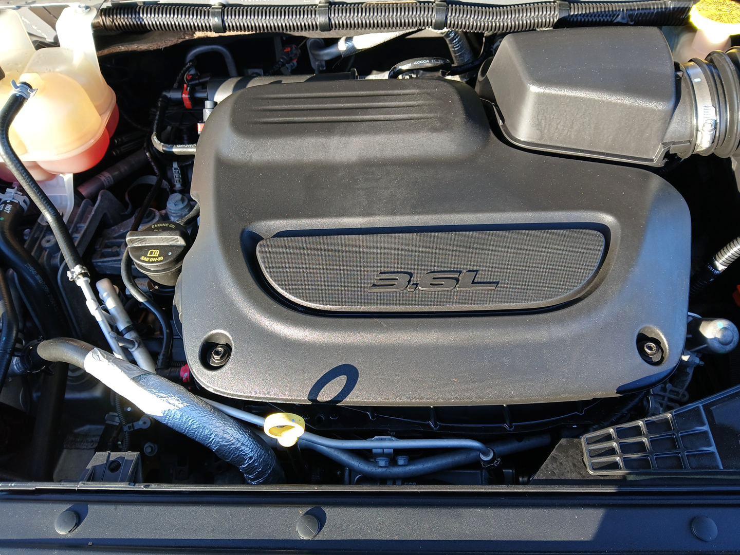 2019 Chrysler Pacifica Touring-L (2C4RC1BG5KR) with an 3.6L V6 DOHC 24V engine, 9-Speed Automatic transmission, located at 1230 East Main St, Xenia, OH, 45385, (937) 908-9800, 39.688026, -83.910172 - 2019 Chrysler Pacifica Touring-L - Photo#10