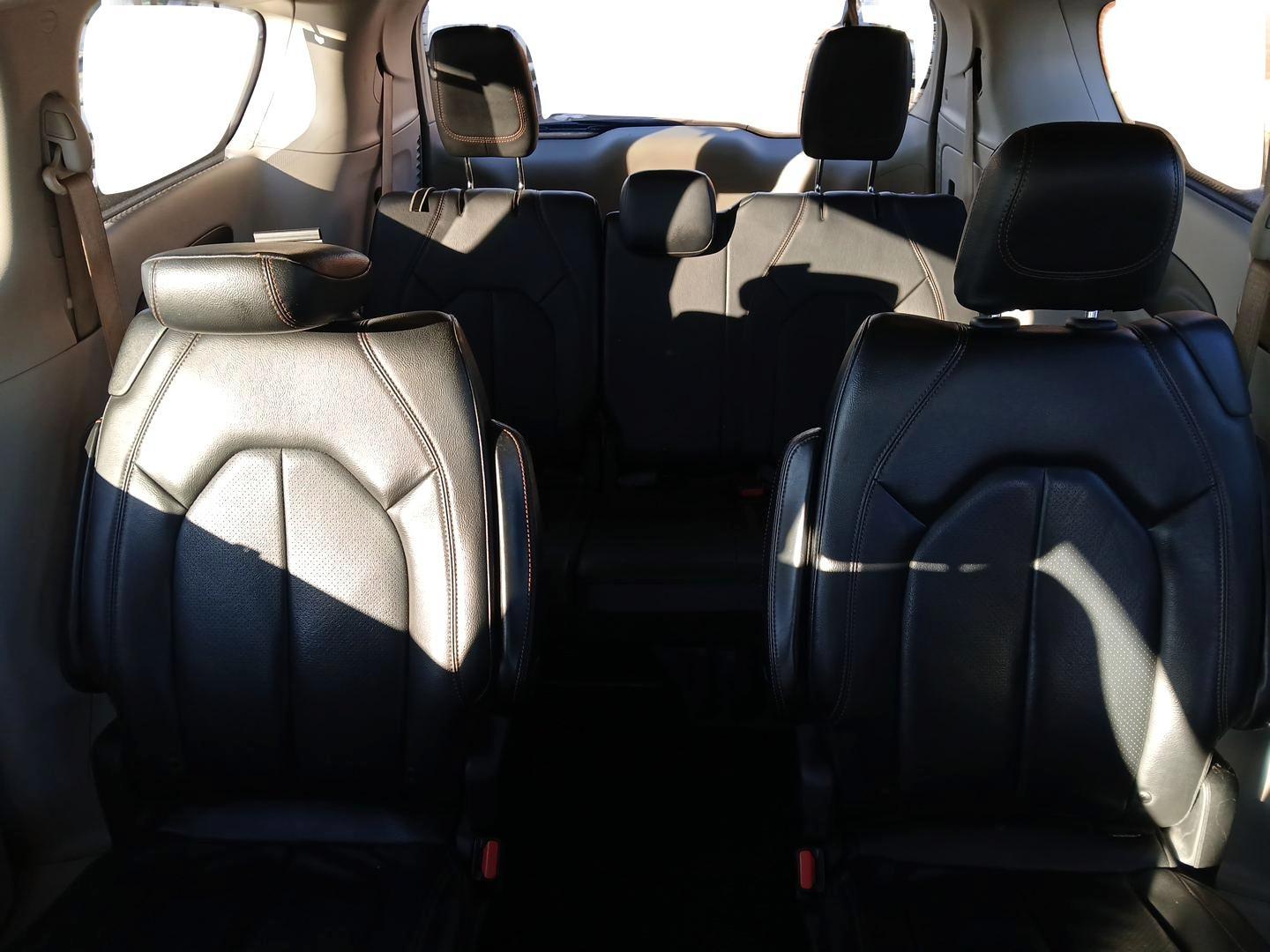 2019 Chrysler Pacifica Touring-L (2C4RC1BG5KR) with an 3.6L V6 DOHC 24V engine, 9-Speed Automatic transmission, located at 1230 East Main St, Xenia, OH, 45385, (937) 908-9800, 39.688026, -83.910172 - 2019 Chrysler Pacifica Touring-L - Photo#13