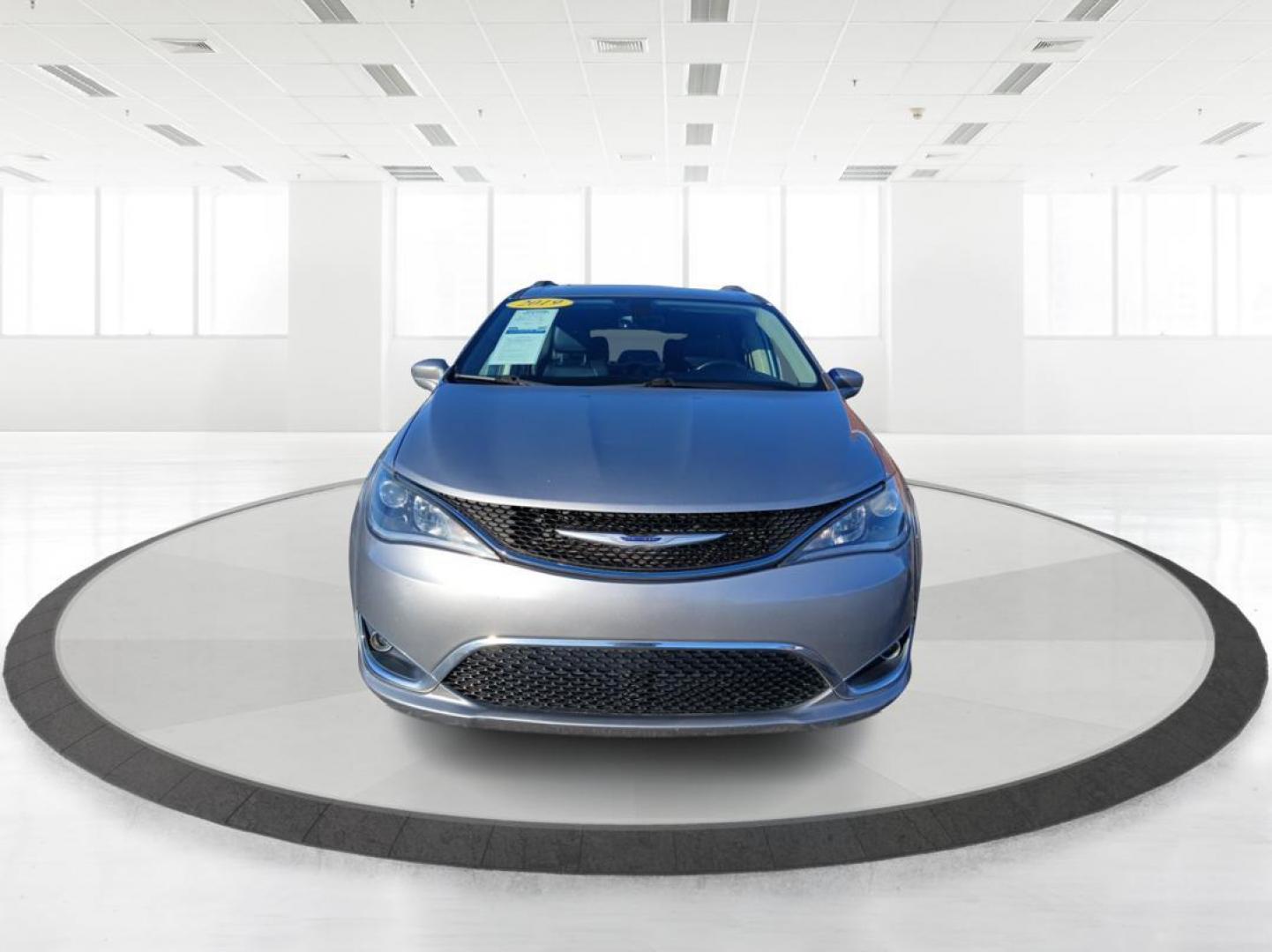 2019 Chrysler Pacifica Touring-L (2C4RC1BG5KR) with an 3.6L V6 DOHC 24V engine, 9-Speed Automatic transmission, located at 1230 East Main St, Xenia, OH, 45385, (937) 908-9800, 39.688026, -83.910172 - 2019 Chrysler Pacifica Touring-L - Photo#6