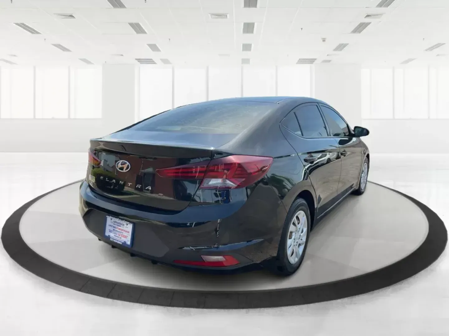 2019 Hyundai Elantra SE (5NPD74LF7KH) with an Nu 2L I-4 DOHC engine, located at 401 Woodman Dr, Riverside, OH, 45431, (937) 908-9800, 39.760899, -84.123421 - **Unlock Your Adventure with the 2019 Hyundai Elantra SE at Advantage Car and Credit!**<br /> <br /> Are you ready to elevate your daily commute or embark on weekend road trips in style? This 2019 Hyundai Elantra SE is the perfect blend of practicality and sophistication, making it an outstanding ch - Photo#2