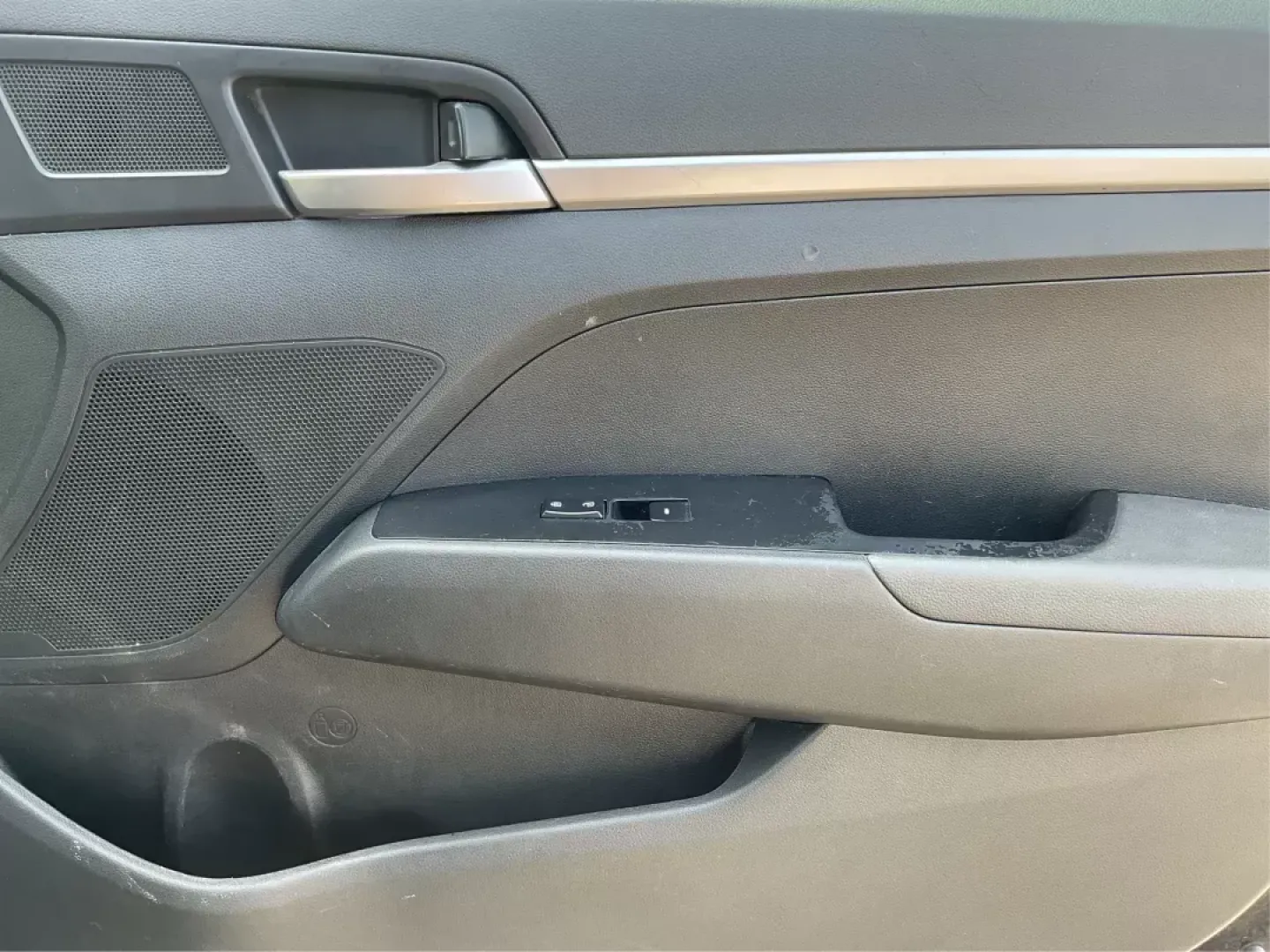 2019 Hyundai Elantra SE (5NPD74LF7KH) with an Nu 2L I-4 DOHC engine, located at 401 Woodman Dr, Riverside, OH, 45431, (937) 908-9800, 39.760899, -84.123421 - **Unlock Your Adventure with the 2019 Hyundai Elantra SE at Advantage Car and Credit!**<br /> <br /> Are you ready to elevate your daily commute or embark on weekend road trips in style? This 2019 Hyundai Elantra SE is the perfect blend of practicality and sophistication, making it an outstanding ch - Photo#16