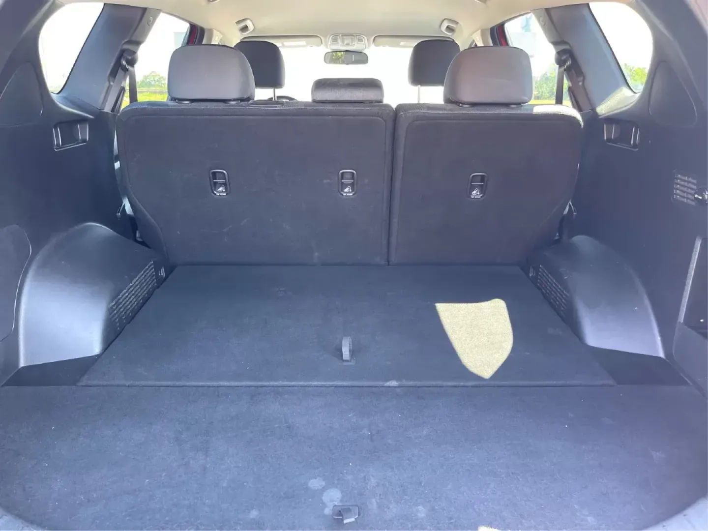 2019 Hyundai Santa Fe SE 2.4 AWD (5NMS2CAD9KH) with an 2.4L L4 DOHC 16V engine, 8-Speed Automatic transmission, located at 8750 N County Rd 25A, Piqua, OH, 45356, (937) 908-9800, 40.164391, -84.232513 - 2019 Hyundai Santa Fe SE 2.4 AWD - Photo#12