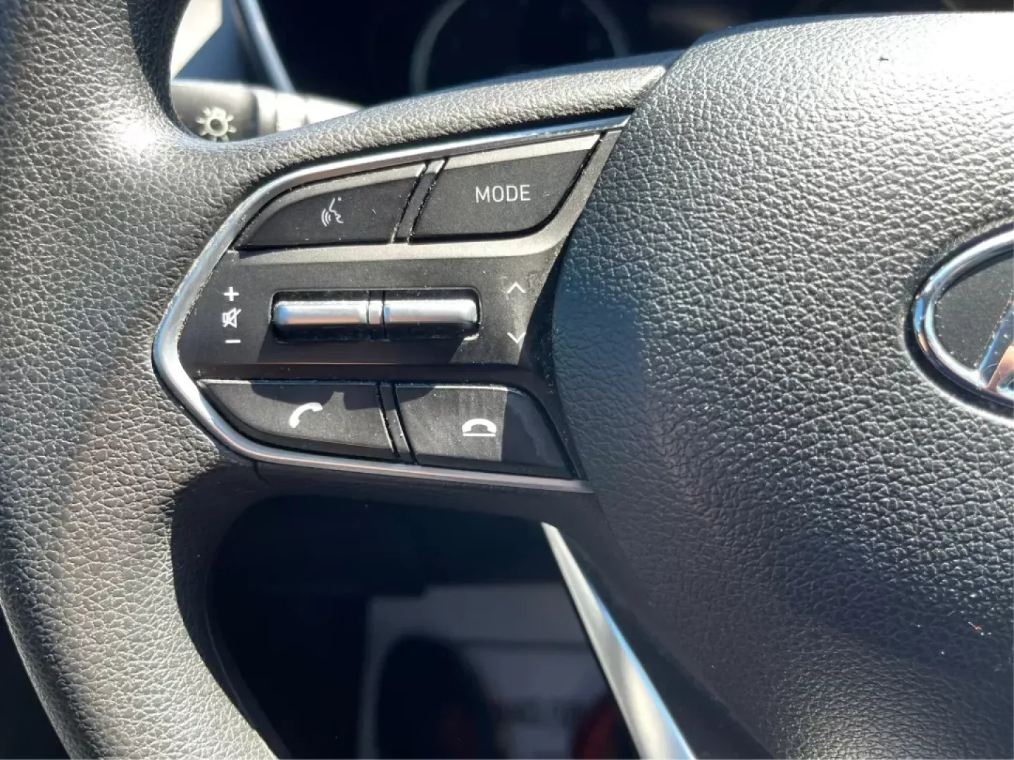 2019 Hyundai Santa Fe SE 2.4 AWD (5NMS2CAD9KH) with an 2.4L L4 DOHC 16V engine, 8-Speed Automatic transmission, located at 8750 N County Rd 25A, Piqua, OH, 45356, (937) 908-9800, 40.164391, -84.232513 - 2019 Hyundai Santa Fe SE 2.4 AWD - Photo#16