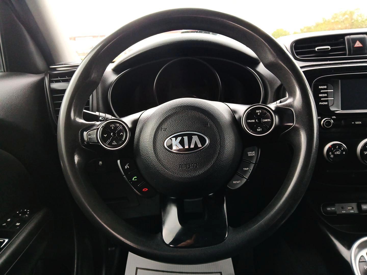 2019 Kia Soul Base 6A (KNDJN2A26K7) with an 1.6L L4 DOHC 16V engine, 6-Speed Automatic transmission, located at 4508 South Dixie Dr, Moraine, OH, 45439, (937) 908-9800, 39.689976, -84.218452 - One Owner - Photo#15