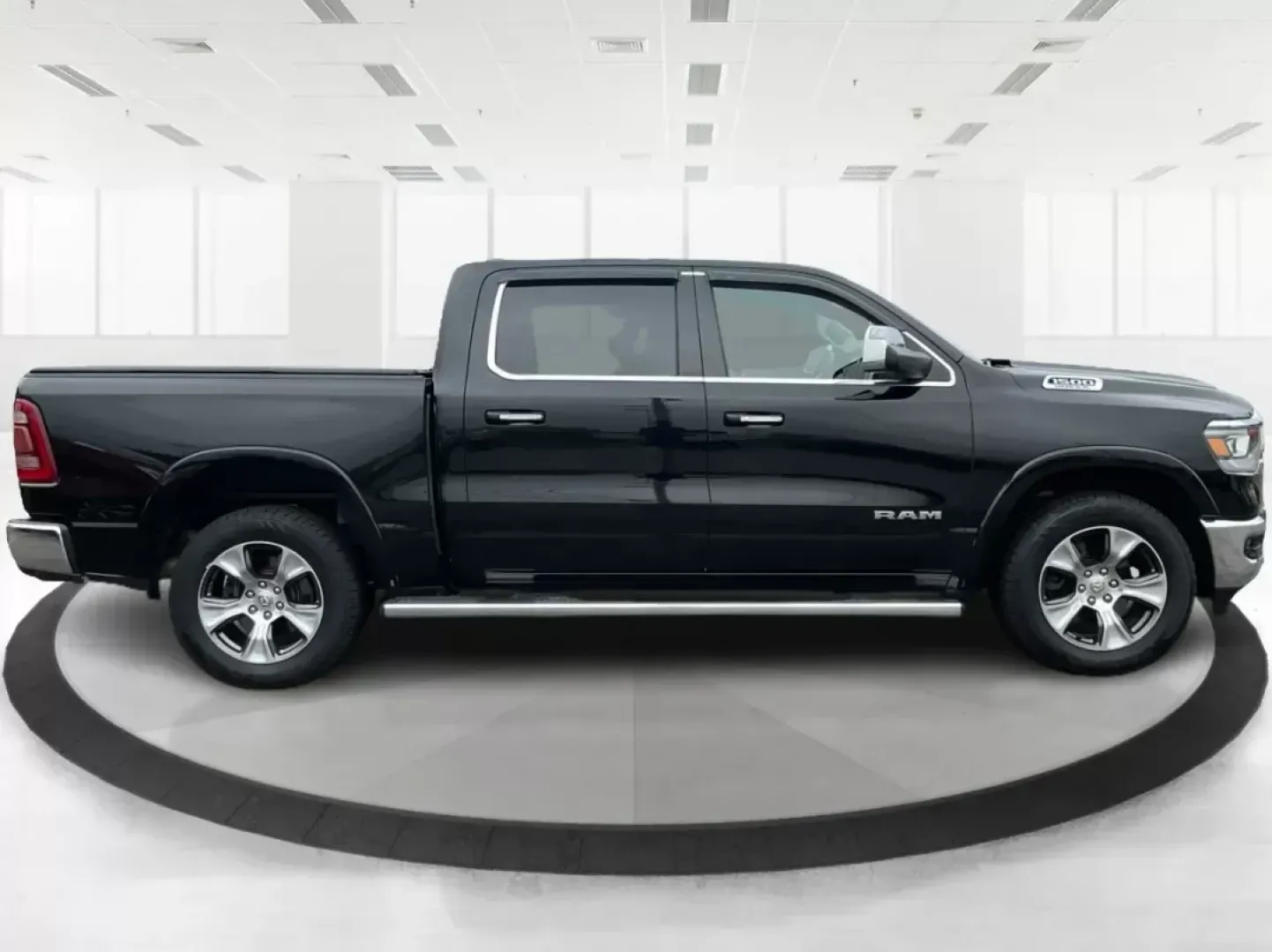 2019 Ram 1500 Laramie Crew Cab SWB 4WD (1C6SRFJT5KN) with an 5.7L V8 OHV 16V engine, 8-Speed Automatic transmission, located at 1230 East Main St, Xenia, OH, 45385, (937) 908-9800, 39.688026, -83.910172 - **Unleash Your Adventures with the 2019 Ram 1500 Laramie Crew Cab Perfect for Work and Play!**<br /> <br /> Are you ready to elevate your daily driving experience? Look no further than this stunning 2019 Ram 1500 Laramie Crew Cab, a vehicle designed to enhance your lifestyle whether you're commutin - Photo#1