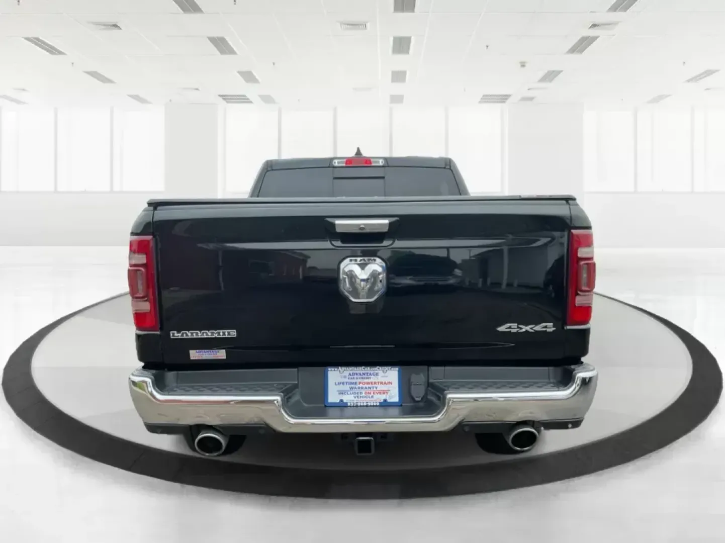 2019 Ram 1500 Laramie Crew Cab SWB 4WD (1C6SRFJT5KN) with an 5.7L V8 OHV 16V engine, 8-Speed Automatic transmission, located at 1230 East Main St, Xenia, OH, 45385, (937) 908-9800, 39.688026, -83.910172 - **Unleash Your Adventures with the 2019 Ram 1500 Laramie Crew Cab Perfect for Work and Play!**<br /> <br /> Are you ready to elevate your daily driving experience? Look no further than this stunning 2019 Ram 1500 Laramie Crew Cab, a vehicle designed to enhance your lifestyle whether you're commutin - Photo#3