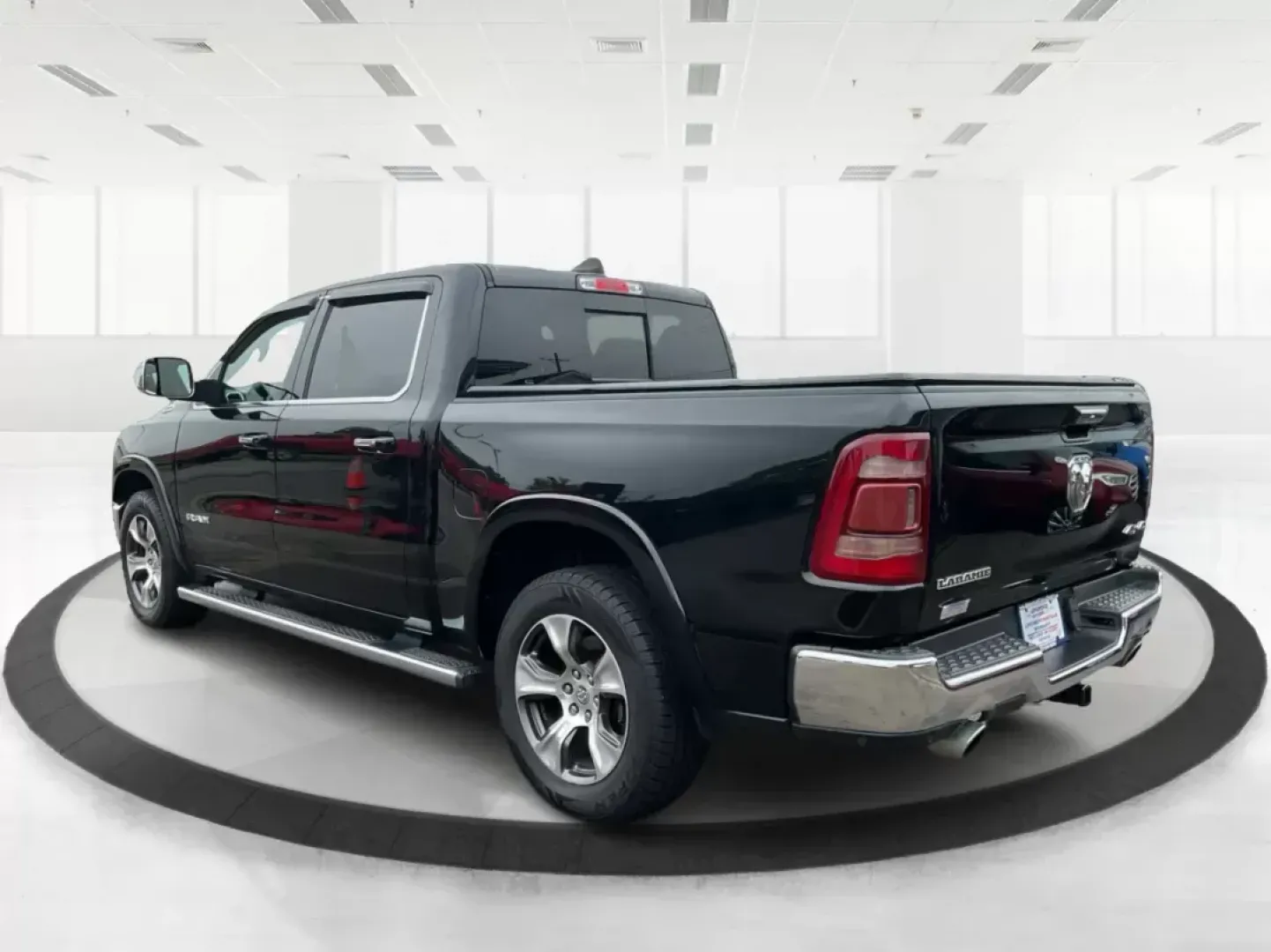 2019 Ram 1500 Laramie Crew Cab SWB 4WD (1C6SRFJT5KN) with an 5.7L V8 OHV 16V engine, 8-Speed Automatic transmission, located at 1230 East Main St, Xenia, OH, 45385, (937) 908-9800, 39.688026, -83.910172 - **Unleash Your Adventures with the 2019 Ram 1500 Laramie Crew Cab Perfect for Work and Play!**<br /> <br /> Are you ready to elevate your daily driving experience? Look no further than this stunning 2019 Ram 1500 Laramie Crew Cab, a vehicle designed to enhance your lifestyle whether you're commutin - Photo#4