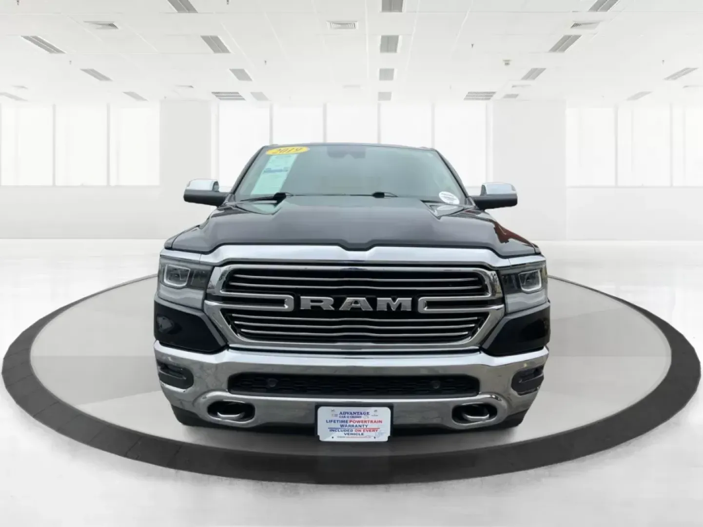 2019 Ram 1500 Laramie Crew Cab SWB 4WD (1C6SRFJT5KN) with an 5.7L V8 OHV 16V engine, 8-Speed Automatic transmission, located at 1230 East Main St, Xenia, OH, 45385, (937) 908-9800, 39.688026, -83.910172 - **Unleash Your Adventures with the 2019 Ram 1500 Laramie Crew Cab Perfect for Work and Play!**<br /> <br /> Are you ready to elevate your daily driving experience? Look no further than this stunning 2019 Ram 1500 Laramie Crew Cab, a vehicle designed to enhance your lifestyle whether you're commutin - Photo#6
