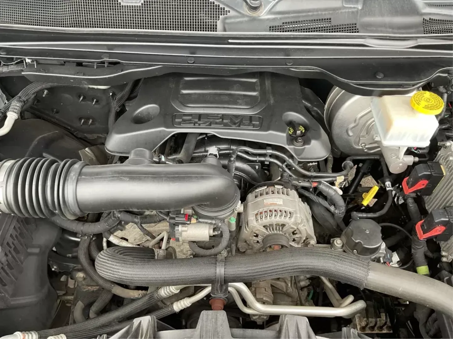 2019 Ram 1500 Laramie Crew Cab SWB 4WD (1C6SRFJT5KN) with an 5.7L V8 OHV 16V engine, 8-Speed Automatic transmission, located at 1230 East Main St, Xenia, OH, 45385, (937) 908-9800, 39.688026, -83.910172 - **Unleash Your Adventures with the 2019 Ram 1500 Laramie Crew Cab Perfect for Work and Play!**<br /> <br /> Are you ready to elevate your daily driving experience? Look no further than this stunning 2019 Ram 1500 Laramie Crew Cab, a vehicle designed to enhance your lifestyle whether you're commutin - Photo#10