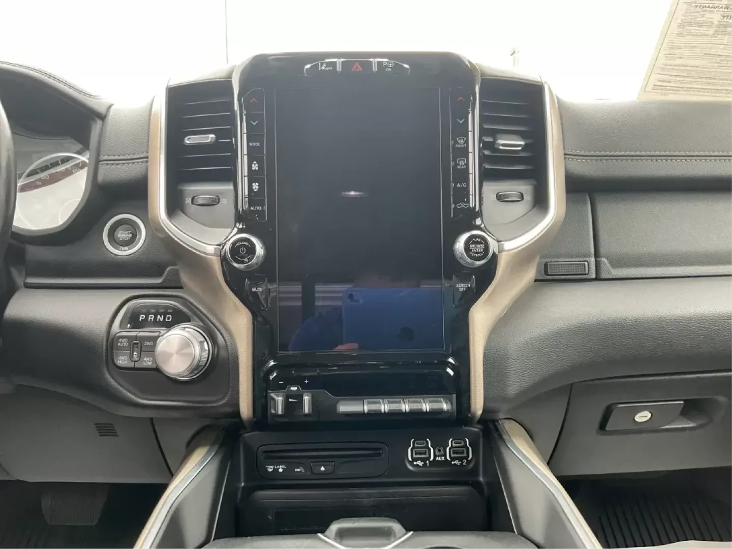 2019 Ram 1500 Laramie Crew Cab SWB 4WD (1C6SRFJT5KN) with an 5.7L V8 OHV 16V engine, 8-Speed Automatic transmission, located at 1230 East Main St, Xenia, OH, 45385, (937) 908-9800, 39.688026, -83.910172 - **Unleash Your Adventures with the 2019 Ram 1500 Laramie Crew Cab Perfect for Work and Play!**<br /> <br /> Are you ready to elevate your daily driving experience? Look no further than this stunning 2019 Ram 1500 Laramie Crew Cab, a vehicle designed to enhance your lifestyle whether you're commutin - Photo#11