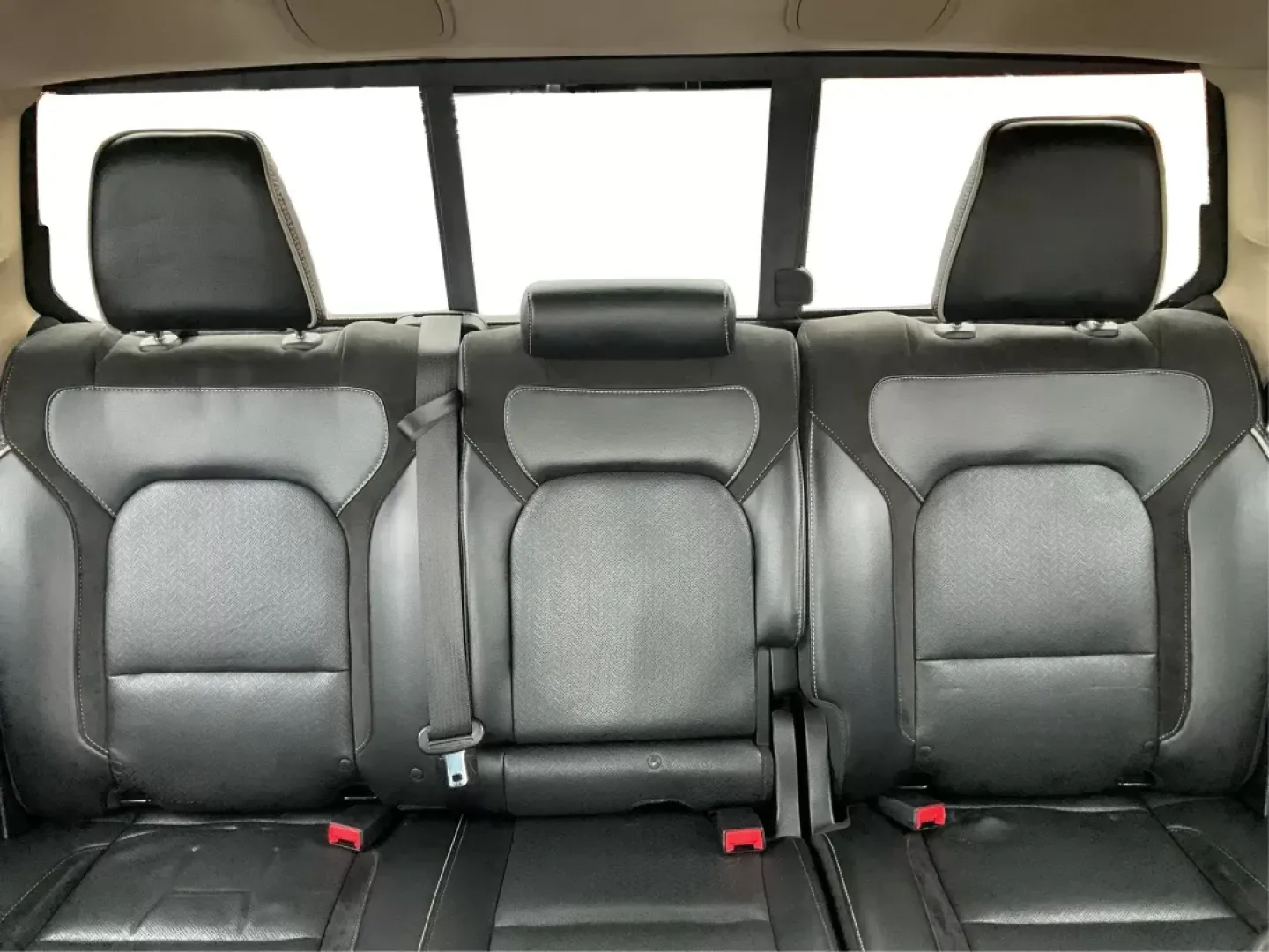 2019 Ram 1500 Laramie Crew Cab SWB 4WD (1C6SRFJT5KN) with an 5.7L V8 OHV 16V engine, 8-Speed Automatic transmission, located at 1230 East Main St, Xenia, OH, 45385, (937) 908-9800, 39.688026, -83.910172 - **Unleash Your Adventures with the 2019 Ram 1500 Laramie Crew Cab Perfect for Work and Play!**<br /> <br /> Are you ready to elevate your daily driving experience? Look no further than this stunning 2019 Ram 1500 Laramie Crew Cab, a vehicle designed to enhance your lifestyle whether you're commutin - Photo#12