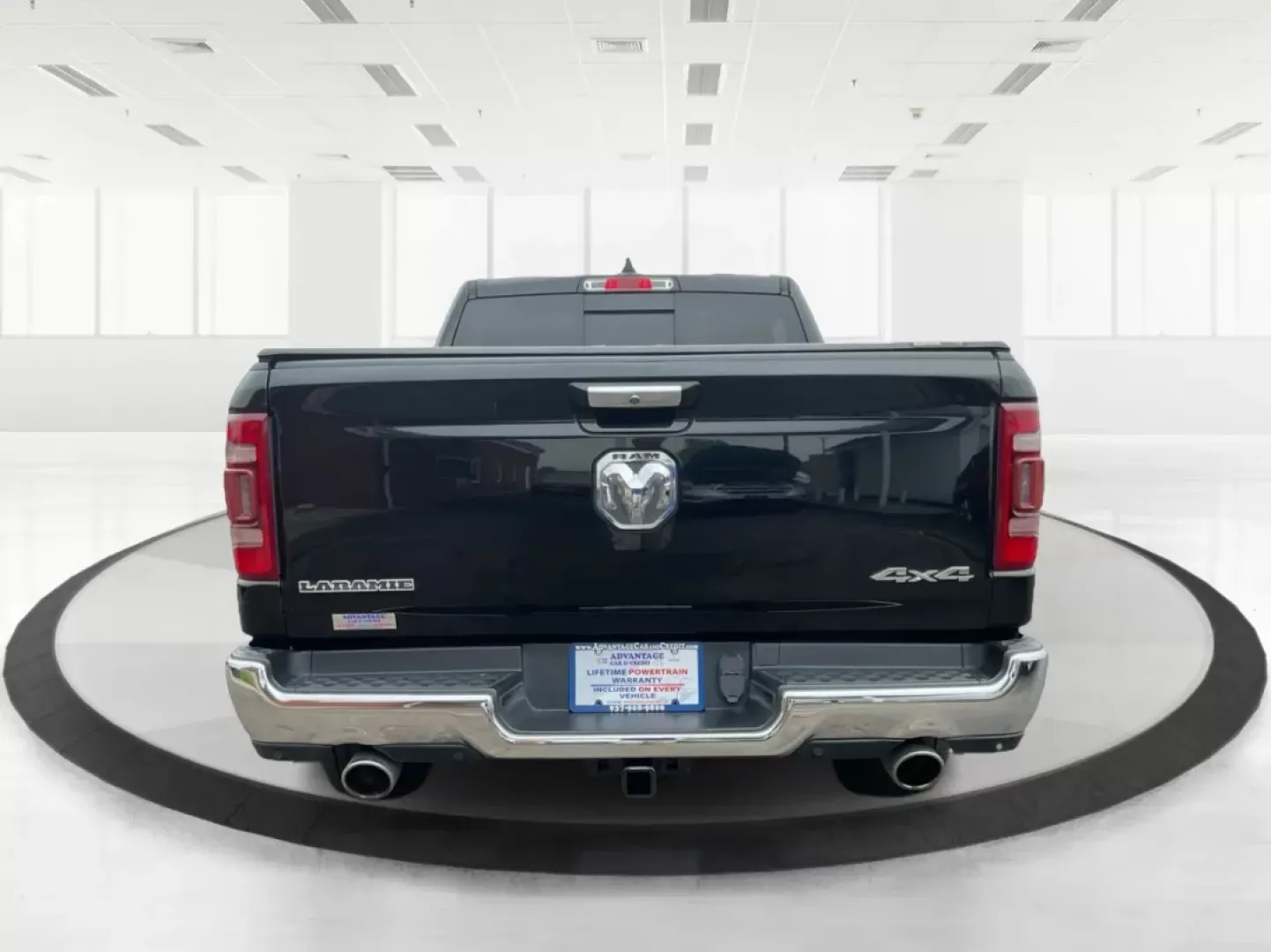 2019 Ram 1500 Laramie Crew Cab SWB 4WD (1C6SRFJT5KN) with an 5.7L V8 OHV 16V engine, 8-Speed Automatic transmission, located at 1230 East Main St, Xenia, OH, 45385, (937) 908-9800, 39.688026, -83.910172 - **Unleash Your Adventures with the 2019 Ram 1500 Laramie Crew Cab Perfect for Work and Play!**<br /> <br /> Are you ready to elevate your daily driving experience? Look no further than this stunning 2019 Ram 1500 Laramie Crew Cab, a vehicle designed to enhance your lifestyle whether you're commutin - Photo#3