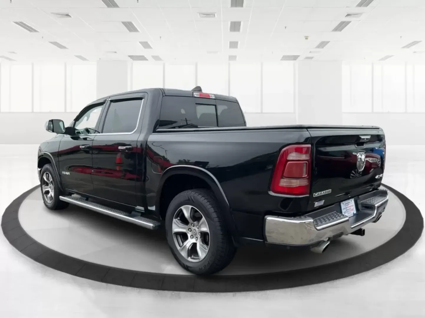 2019 Ram 1500 Laramie Crew Cab SWB 4WD (1C6SRFJT5KN) with an 5.7L V8 OHV 16V engine, 8-Speed Automatic transmission, located at 1230 East Main St, Xenia, OH, 45385, (937) 908-9800, 39.688026, -83.910172 - **Unleash Your Adventures with the 2019 Ram 1500 Laramie Crew Cab Perfect for Work and Play!**<br /> <br /> Are you ready to elevate your daily driving experience? Look no further than this stunning 2019 Ram 1500 Laramie Crew Cab, a vehicle designed to enhance your lifestyle whether you're commutin - Photo#4