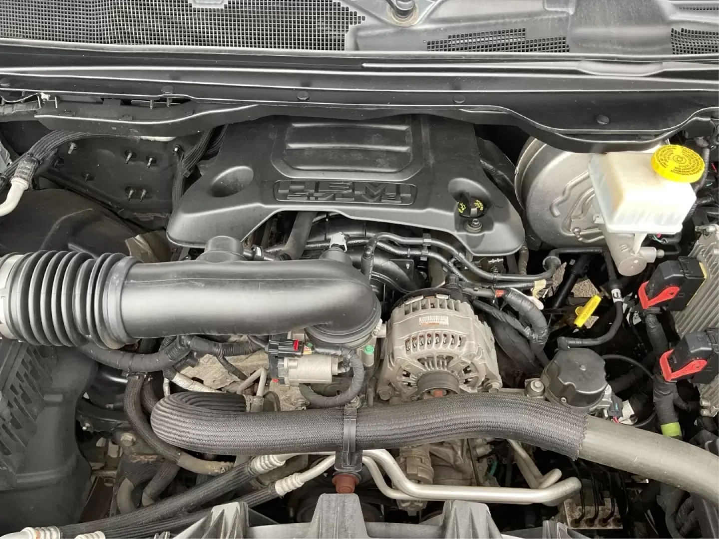 2019 Ram 1500 Laramie Crew Cab SWB 4WD (1C6SRFJT5KN) with an 5.7L V8 OHV 16V engine, 8-Speed Automatic transmission, located at 1230 East Main St, Xenia, OH, 45385, (937) 908-9800, 39.688026, -83.910172 - **Unleash Your Adventures with the 2019 Ram 1500 Laramie Crew Cab Perfect for Work and Play!**<br /> <br /> Are you ready to elevate your daily driving experience? Look no further than this stunning 2019 Ram 1500 Laramie Crew Cab, a vehicle designed to enhance your lifestyle whether you're commutin - Photo#11