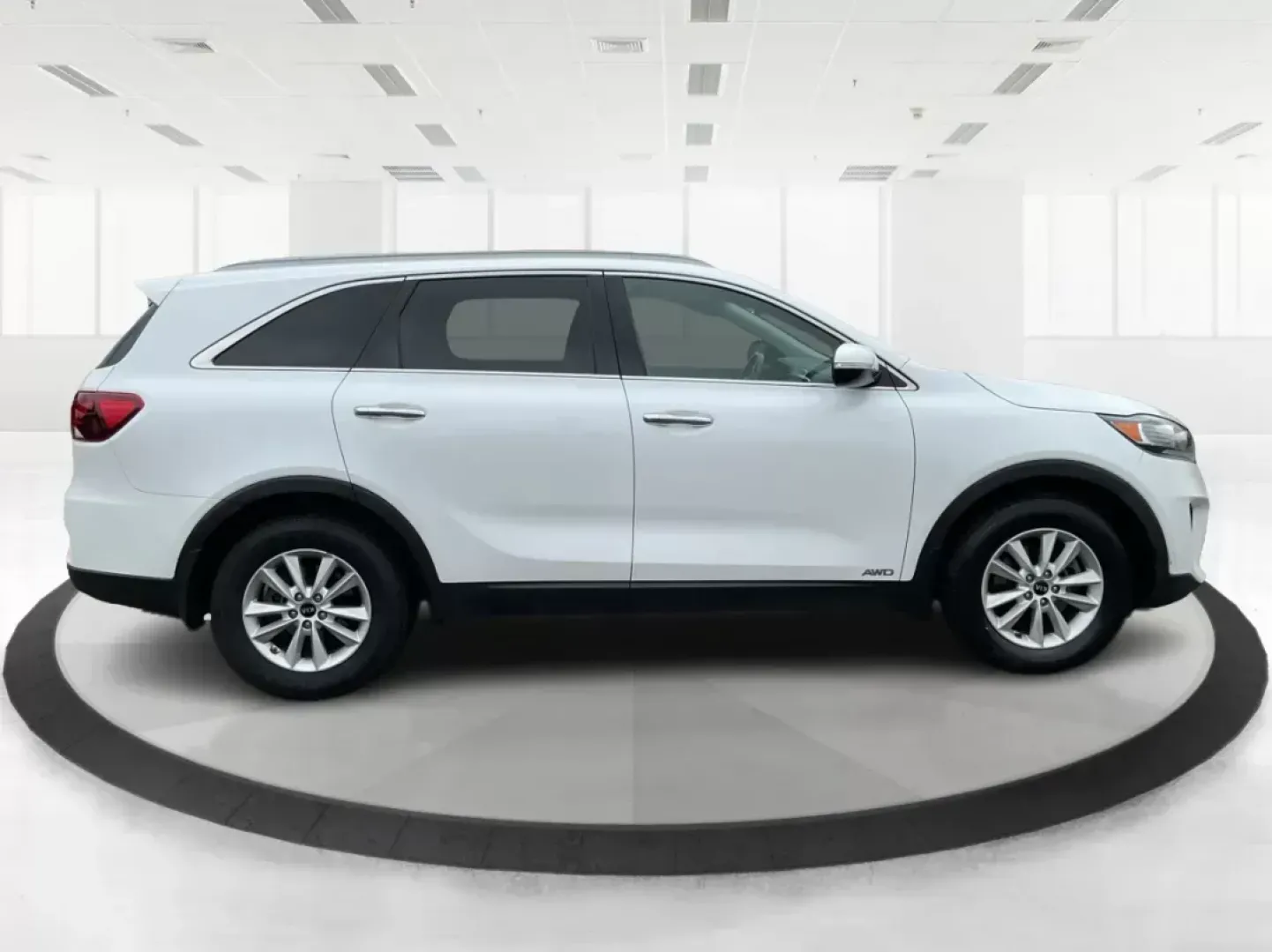 2020 Kia Sorento 2.4L LX (5XYPGDA38LG) with an 2.4L I-4 gasoline direct injection engine, located at 4508 South Dixie Dr, Moraine, OH, 45439, (937) 908-9800, 39.689976, -84.218452 - Are you ready to elevate your family adventures and everyday commutes? Look no further than this stunning 2020 Kia Sorento, available now at Advantage Car and Credit in Fairborn, OH. This versatile SUV is not just a vehicle; it's a lifestyle choice that fits a growing family's needs, perfect for wee - Photo#1