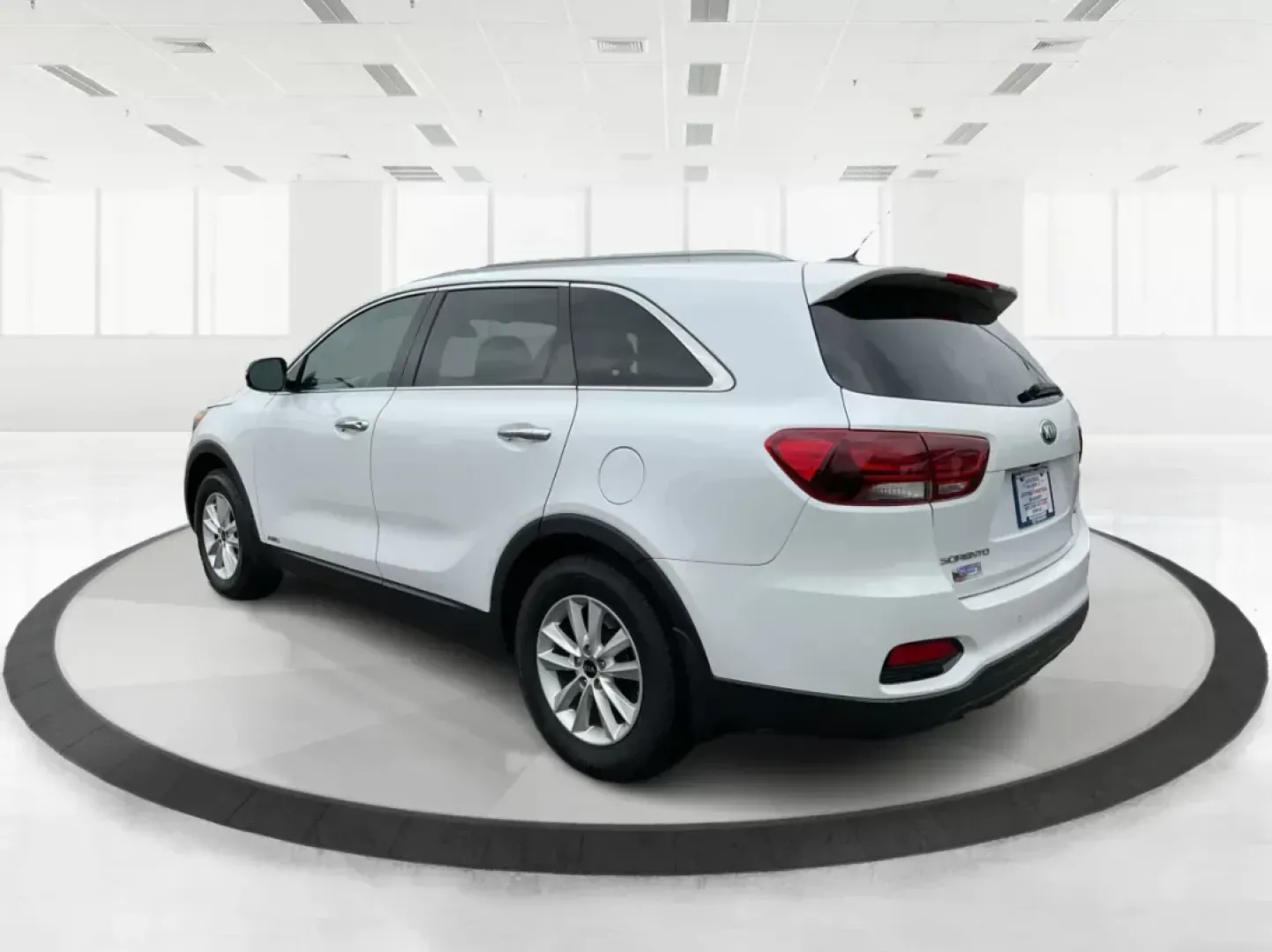 2020 Kia Sorento 2.4L LX (5XYPGDA38LG) with an 2.4L I-4 gasoline direct injection engine, located at 4508 South Dixie Dr, Moraine, OH, 45439, (937) 908-9800, 39.689976, -84.218452 - Are you ready to elevate your family adventures and everyday commutes? Look no further than this stunning 2020 Kia Sorento, available now at Advantage Car and Credit in Fairborn, OH. This versatile SUV is not just a vehicle; it's a lifestyle choice that fits a growing family's needs, perfect for wee - Photo#3