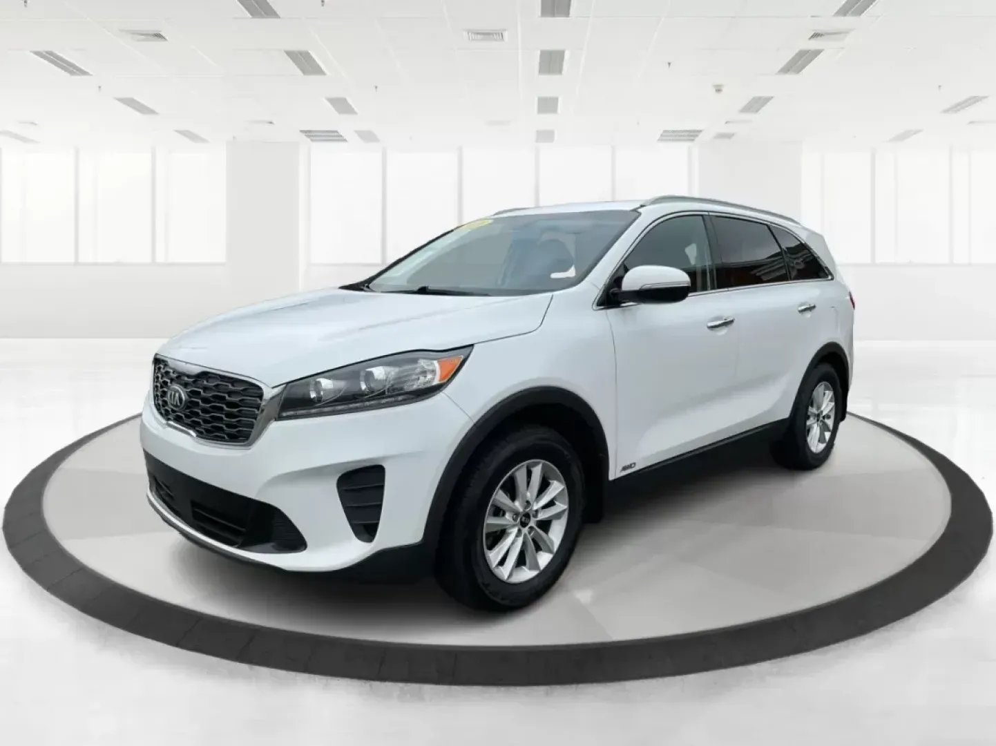 2020 Kia Sorento 2.4L LX (5XYPGDA38LG) with an 2.4L I-4 gasoline direct injection engine, located at 4508 South Dixie Dr, Moraine, OH, 45439, (937) 908-9800, 39.689976, -84.218452 - Are you ready to elevate your family adventures and everyday commutes? Look no further than this stunning 2020 Kia Sorento, available now at Advantage Car and Credit in Fairborn, OH. This versatile SUV is not just a vehicle; it's a lifestyle choice that fits a growing family's needs, perfect for wee - Photo#6