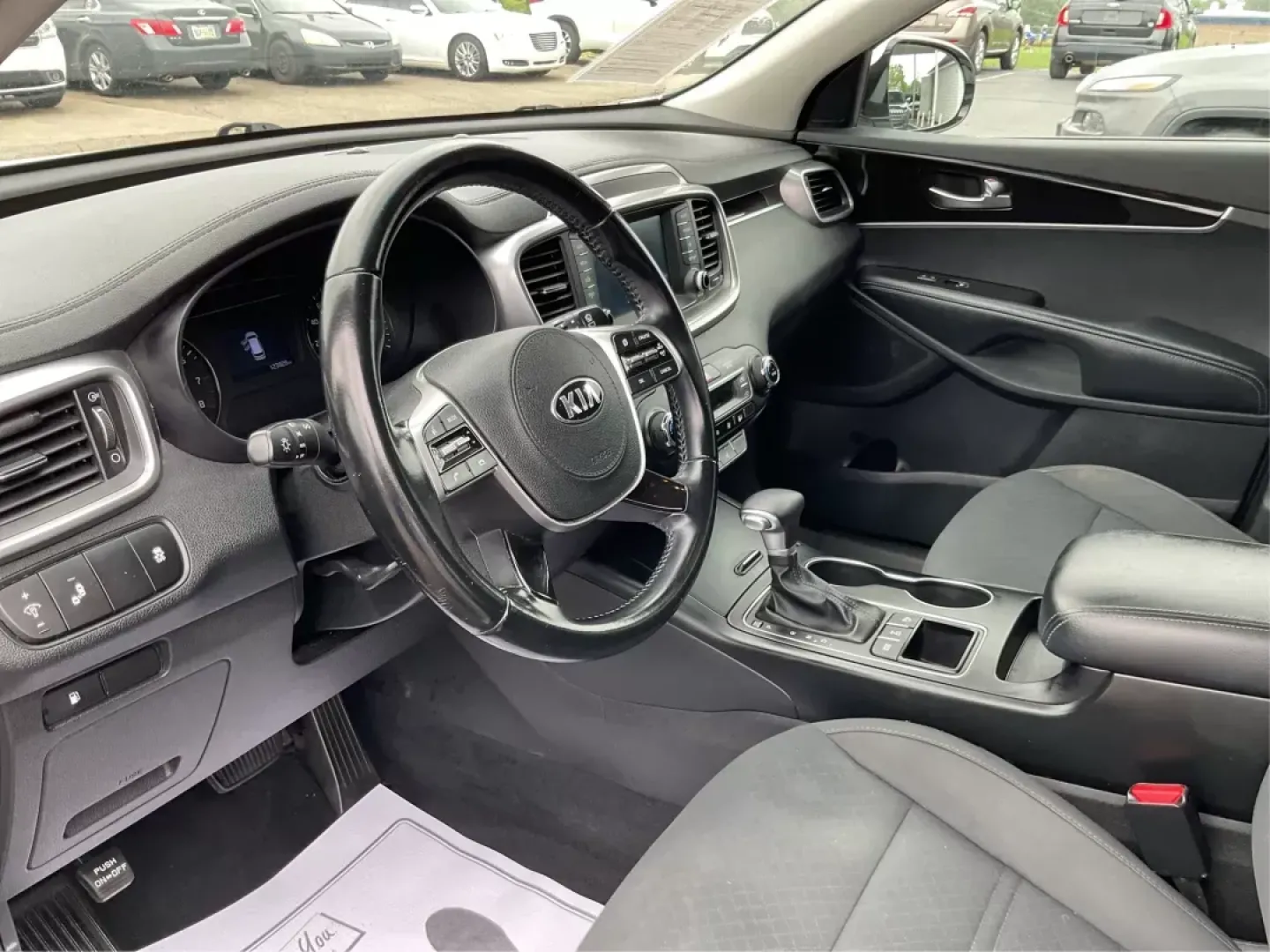 2020 Kia Sorento 2.4L LX (5XYPGDA38LG) with an 2.4L I-4 gasoline direct injection engine, located at 4508 South Dixie Dr, Moraine, OH, 45439, (937) 908-9800, 39.689976, -84.218452 - Are you ready to elevate your family adventures and everyday commutes? Look no further than this stunning 2020 Kia Sorento, available now at Advantage Car and Credit in Fairborn, OH. This versatile SUV is not just a vehicle; it's a lifestyle choice that fits a growing family's needs, perfect for wee - Photo#7