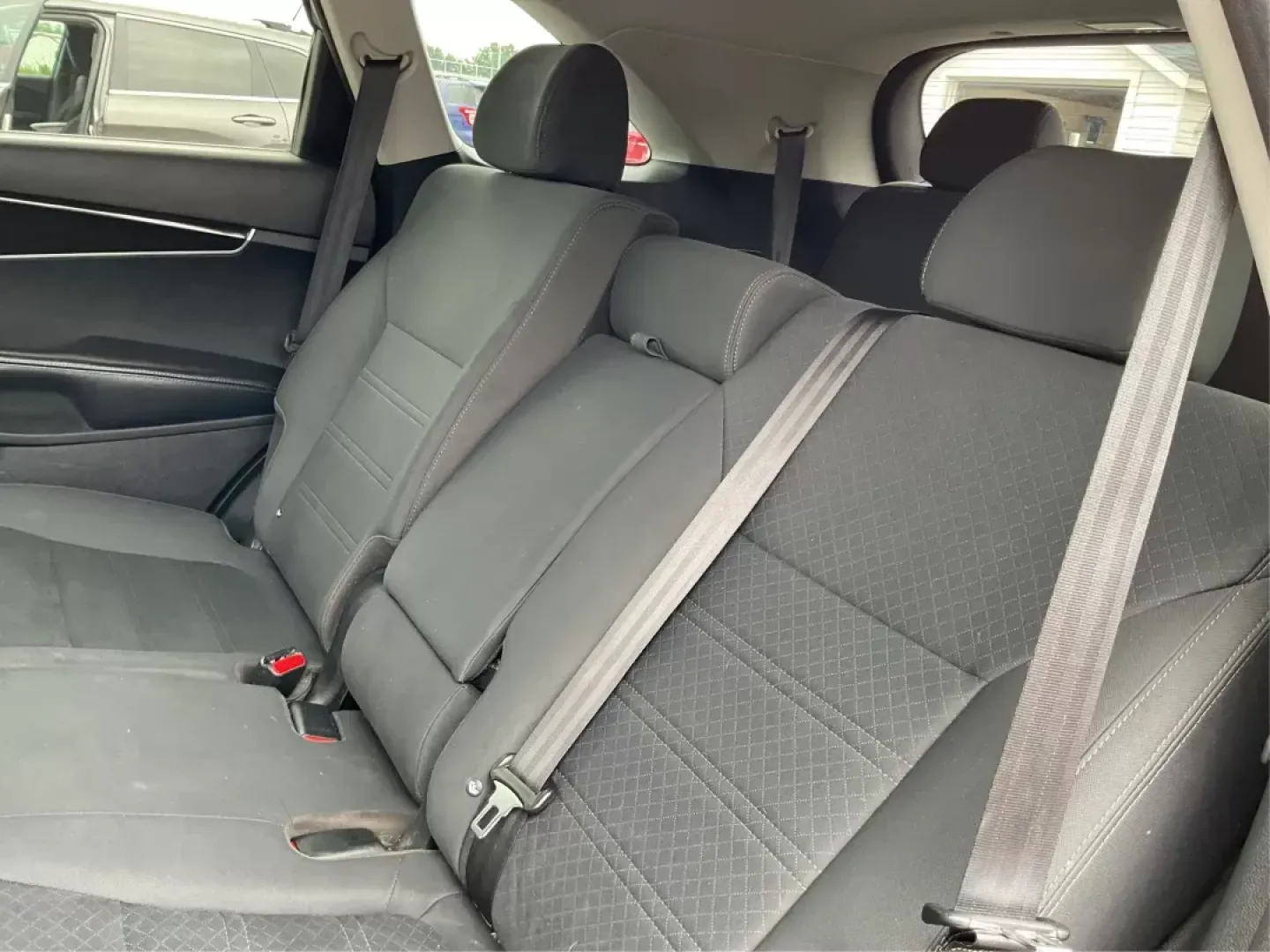 2020 Kia Sorento 2.4L LX (5XYPGDA38LG) with an 2.4L I-4 gasoline direct injection engine, located at 4508 South Dixie Dr, Moraine, OH, 45439, (937) 908-9800, 39.689976, -84.218452 - Are you ready to elevate your family adventures and everyday commutes? Look no further than this stunning 2020 Kia Sorento, available now at Advantage Car and Credit in Fairborn, OH. This versatile SUV is not just a vehicle; it's a lifestyle choice that fits a growing family's needs, perfect for wee - Photo#8