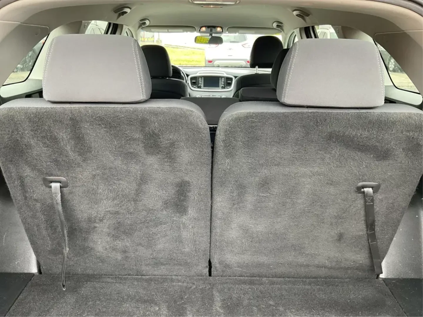 2020 Kia Sorento 2.4L LX (5XYPGDA38LG) with an 2.4L I-4 gasoline direct injection engine, located at 4508 South Dixie Dr, Moraine, OH, 45439, (937) 908-9800, 39.689976, -84.218452 - Are you ready to elevate your family adventures and everyday commutes? Look no further than this stunning 2020 Kia Sorento, available now at Advantage Car and Credit in Fairborn, OH. This versatile SUV is not just a vehicle; it's a lifestyle choice that fits a growing family's needs, perfect for wee - Photo#10