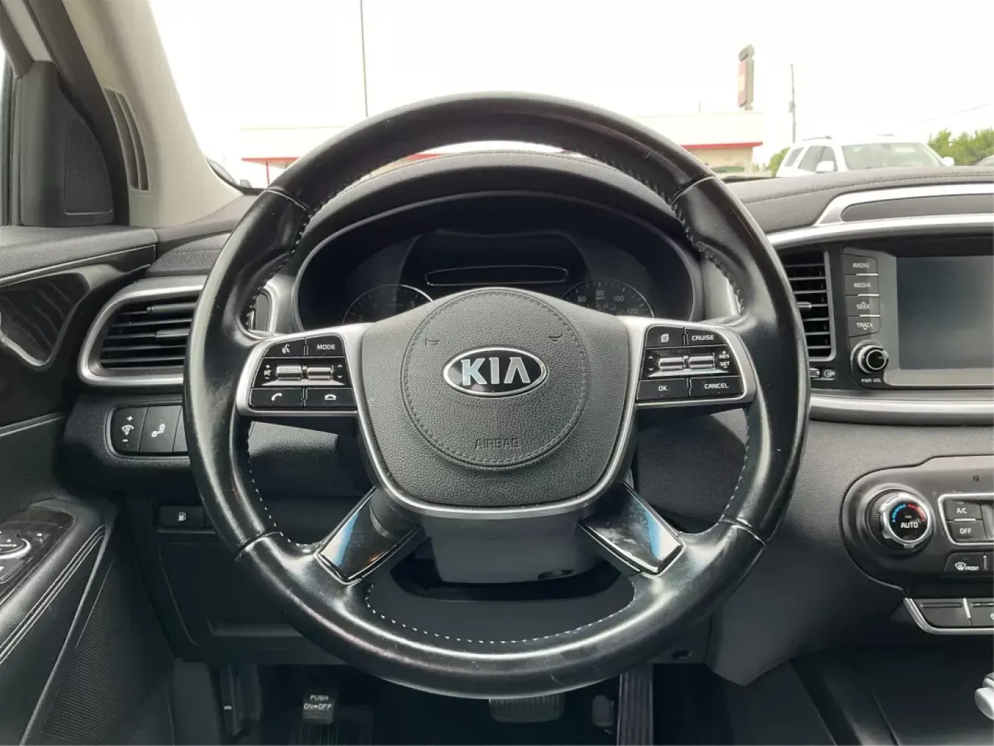 2020 Kia Sorento 2.4L LX (5XYPGDA38LG) with an 2.4L I-4 gasoline direct injection engine, located at 4508 South Dixie Dr, Moraine, OH, 45439, (937) 908-9800, 39.689976, -84.218452 - Are you ready to elevate your family adventures and everyday commutes? Look no further than this stunning 2020 Kia Sorento, available now at Advantage Car and Credit in Fairborn, OH. This versatile SUV is not just a vehicle; it's a lifestyle choice that fits a growing family's needs, perfect for wee - Photo#14