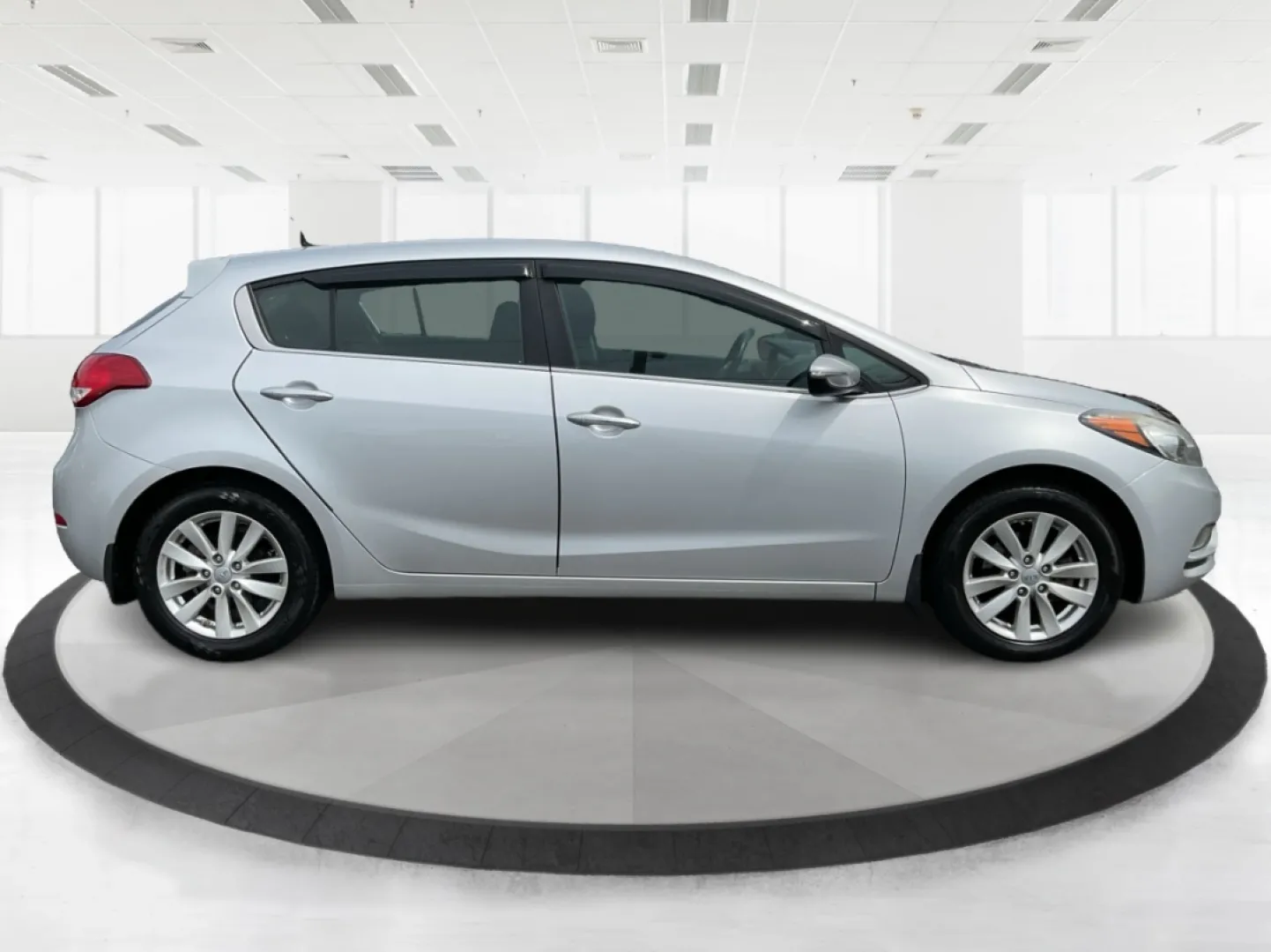 2014 Kia Forte EX (KNAFX5A88E5) with an 2L I-4 gasoline direct injection engine, located at 1099 N County Rd 25A, Troy, OH, 45373, (937) 908-9800, 40.057079, -84.212883 - **Discover Your Next Adventure with the 2014 Kia Forte EX at Advantage Car and Credit!**<br /> <br /> Are you ready to elevate your daily commute or embark on weekend adventures? The 2014 Kia Forte EX is the perfect companion, whether you're navigating the bustling streets of Fairborn, OH, or hittin - Photo#1