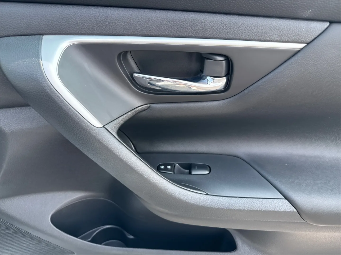 2018 Nissan Altima 2.5 S (1N4AL3AP5JC) with an 2.5L I-4 DOHC engine, located at 401 Woodman Dr, Riverside, OH, 45431, (937) 908-9800, 39.760899, -84.123421 - Are you searching for a reliable sedan that combines comfort, affordability, and style? Look no further than this 2018 Nissan Altima 2.5 S, available now at Advantage Car and Credit in Fairborn, OH. Perfect for commuting to work or making family outings more enjoyable, this sleek vehicle is designed - Photo#20