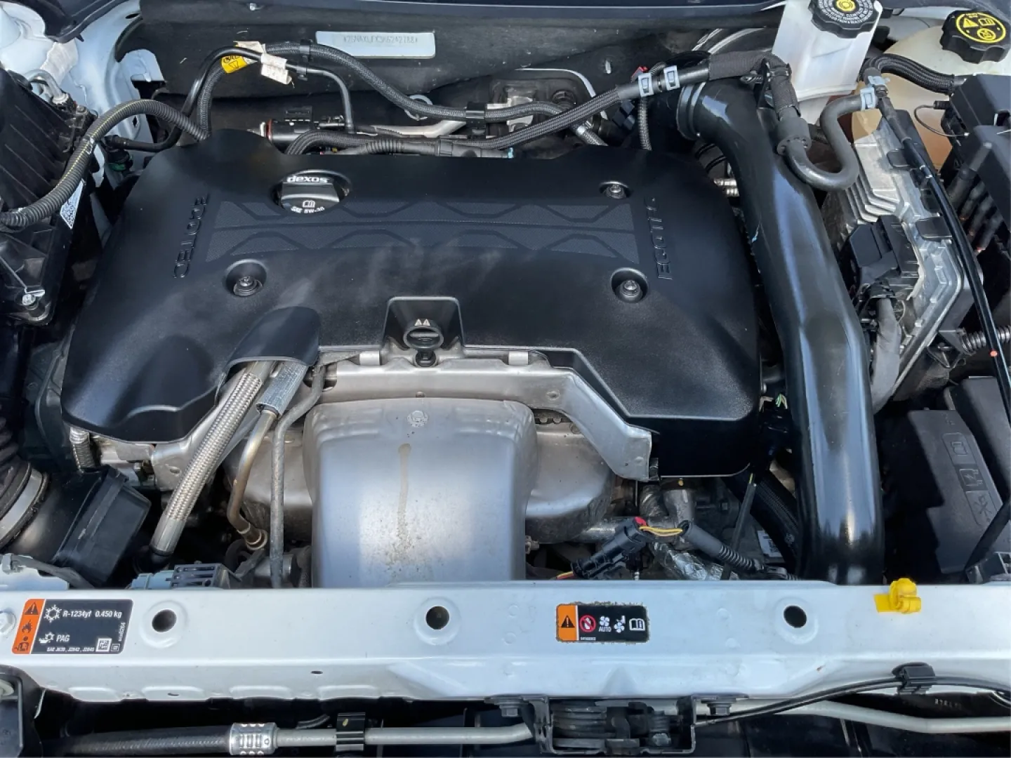 2019 Chevrolet Equinox LT (2GNAXLEX3K6) with an 2L I-4 gasoline direct injection engine, located at 1230 East Main St, Xenia, OH, 45385, (937) 908-9800, 39.688026, -83.910172 - Discover the perfect blend of comfort, style, and capability with the 2019 Chevrolet Equinox LT at Advantage Car and Credit - Moraine! If you're searching for a vehicle that seamlessly fits into your lifestyle-whether you're a growing family needing space for weekend adventures or a daily commuter l - Photo#11